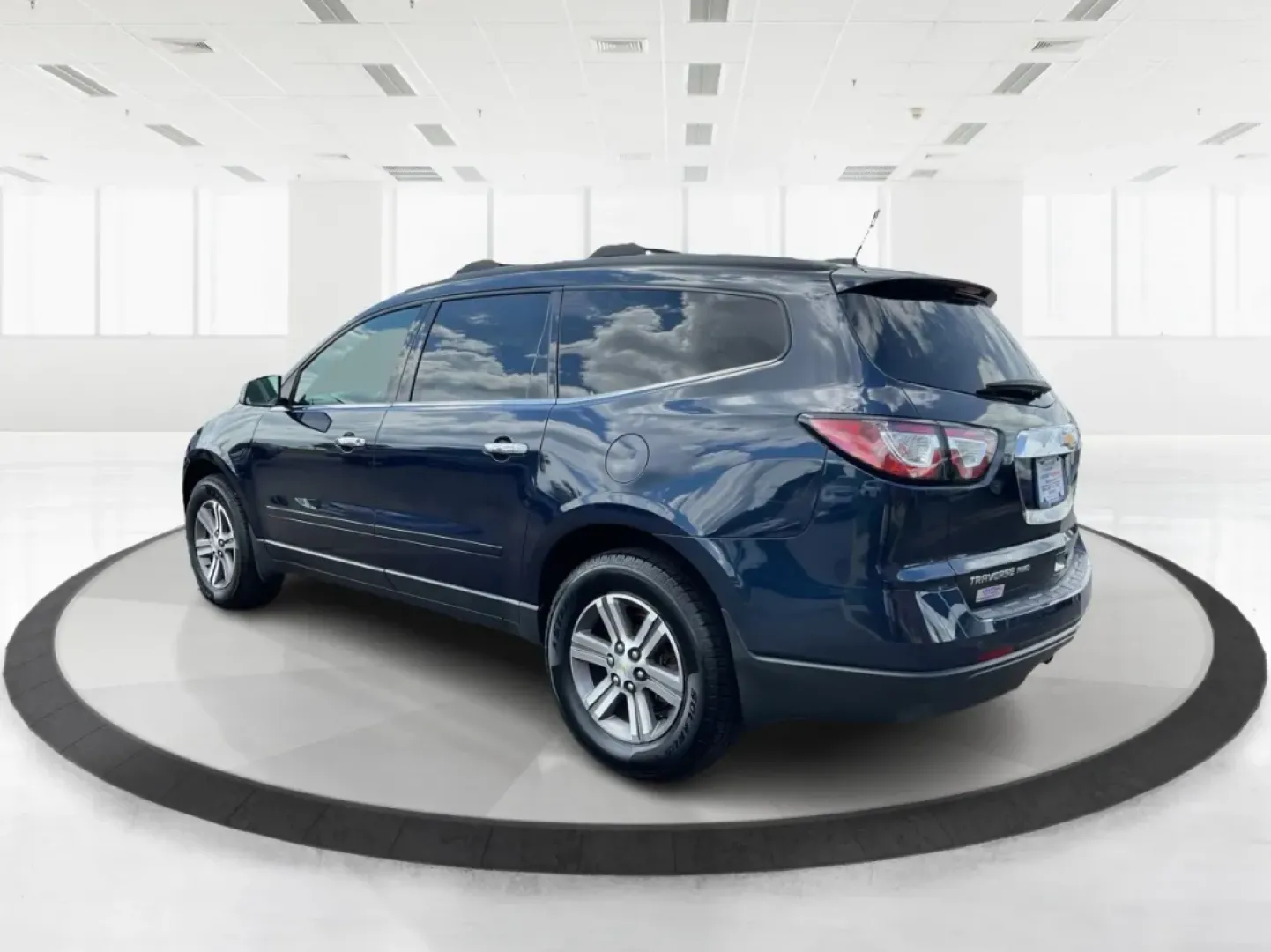 2017 Chevrolet Traverse 1LT AWD (1GNKVGKD7HJ) with an 3.6L V6 DOHC 24V engine, 6-Speed Automatic transmission, located at 1184 Kauffman Ave, Fairborn, OH, 45324, (937) 908-9800, 39.807072, -84.030914 - **Discover Your Next Adventure with the 2017 Chevrolet Traverse at Advantage Car and Credit - Fairborn!**<br /> <br /> Are you ready to elevate your family road trips or weekend getaways? The 2017 Chevrolet Traverse, available now at Advantage Car and Credit - Fairborn, is the perfect companion for - Photo#3