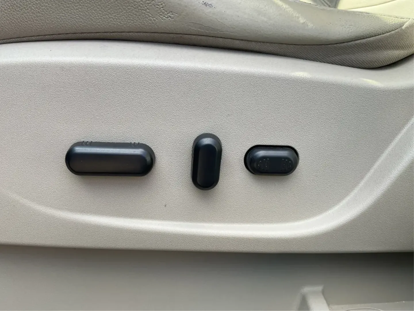 2014 Ford Escape Titanium 4WD (1FMCU9J92EU) with an 2.0L L4 DOHC 16V engine, 6-Speed Automatic transmission, located at 401 Woodman Dr, Riverside, OH, 45431, (937) 908-9800, 39.760899, -84.123421 - Looking for a versatile vehicle that accommodates your dynamic lifestyle? Meet the 2014 Ford Escape Titanium, the perfect SUV for growing families, adventurous souls, and budget-conscious buyers alike! With its impressive blend of performance, comfort, and cutting-edge technology, this Ford Escape i - Photo#18