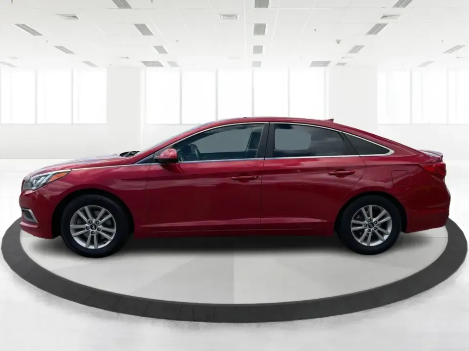 2017 Hyundai Sonata SE (5NPE24AF8HH) with an 2.4L L4 DOHC 16V engine, 7-Speed Automatic transmission, located at 1951 S Dayton Lakeview Rd., New Carlisle, OH, 45344, (937) 908-9800, 39.890999, -84.050255 - Ready for a dependable commuter that still looks sharp pulling into work, school pickup, or a weekend dinner in town? This Scarlet Red 2017 Hyundai Sonata SE is a practical, comfortable sedan that fits real-life schedules in Piqua, Ohio-whether you're cruising up N County Rd 25A, heading toward I75 - Photo#5