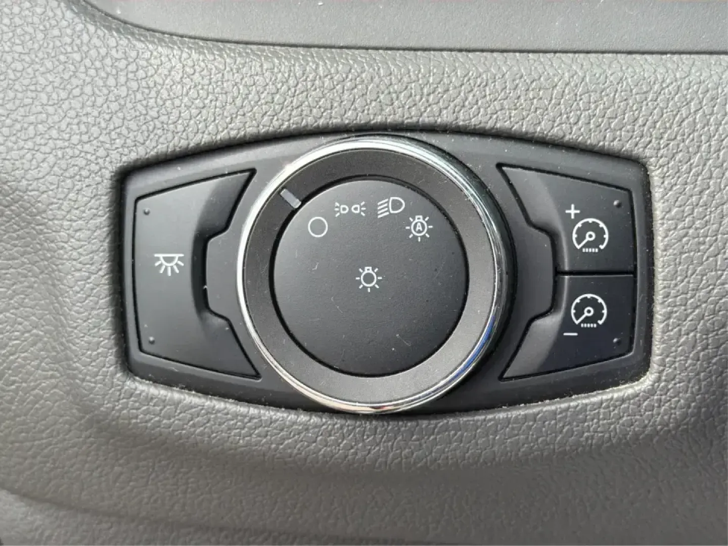 2012 Ford Edge Limited AWD (2FMDK4KC4CB) with an 3.5L V6 DOHC 24V engine, 6-Speed Automatic transmission, located at 1951 S Dayton Lakeview Rd., New Carlisle, OH, 45344, (937) 908-9800, 39.890999, -84.050255 - Need an SUV that can handle Ohio weather, school runs, and spontaneous weekend getaways without feeling like a compromise? This **2012 Ford Edge Limited AWD** is built for real life in and around **New Carlisle, OH**-from daily commutes toward Dayton to family trips and errands near local favorites. - Photo#17