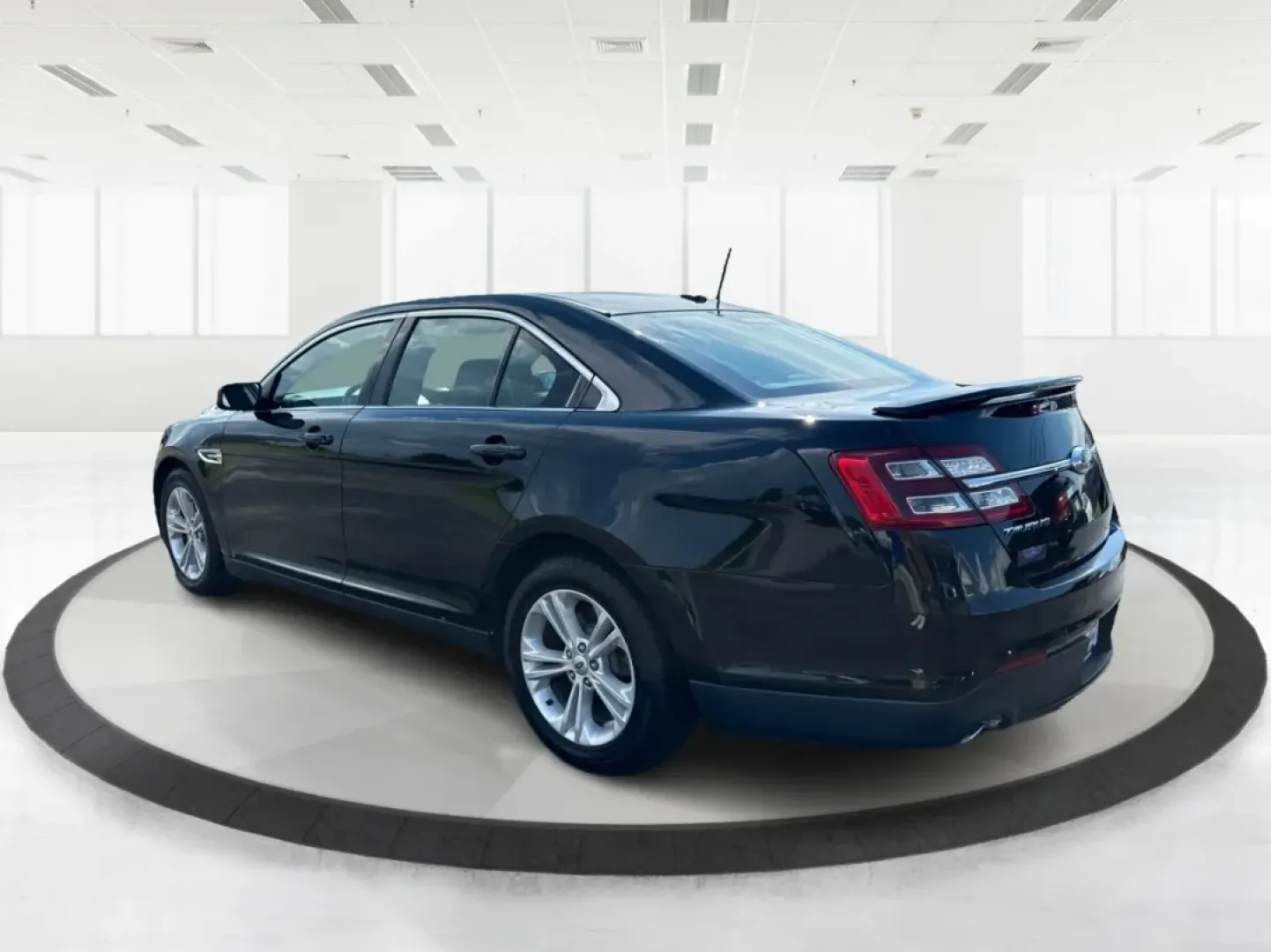 2017 Ford Taurus SEL (1FAHP2E84HG) with an 3.5L V-6 DOHC engine, located at 880 E. National Road, Vandalia, OH, 45377, (937) 908-9800, 39.891918, -84.183594 - Are you ready for a new adventure? The 2017 Ford Taurus SEL is the perfect sedan for those who crave a blend of comfort, style, and performance, whether you're navigating daily commutes or embarking on weekend getaways. This vehicle is not just a mode of transportation; it's a lifestyle statement th - Photo#4