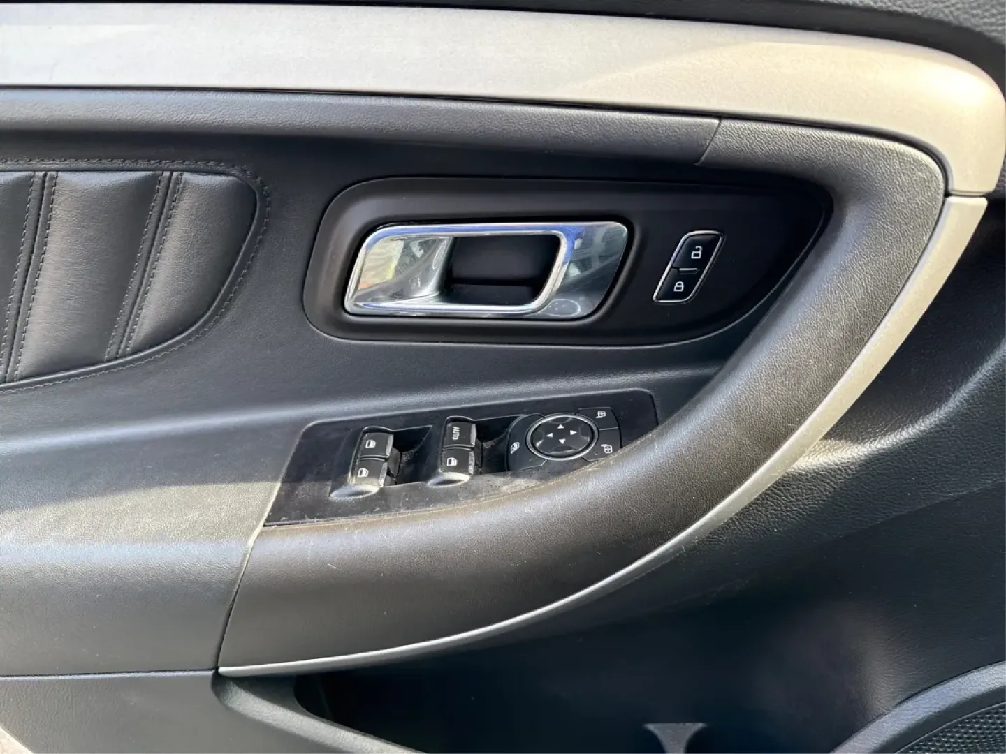 2017 Ford Taurus SEL (1FAHP2E84HG) with an 3.5L V-6 DOHC engine, located at 880 E. National Road, Vandalia, OH, 45377, (937) 908-9800, 39.891918, -84.183594 - Are you ready for a new adventure? The 2017 Ford Taurus SEL is the perfect sedan for those who crave a blend of comfort, style, and performance, whether you're navigating daily commutes or embarking on weekend getaways. This vehicle is not just a mode of transportation; it's a lifestyle statement th - Photo#18