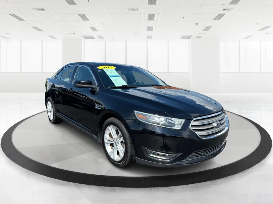 photo of 2017 Ford Taurus SEL