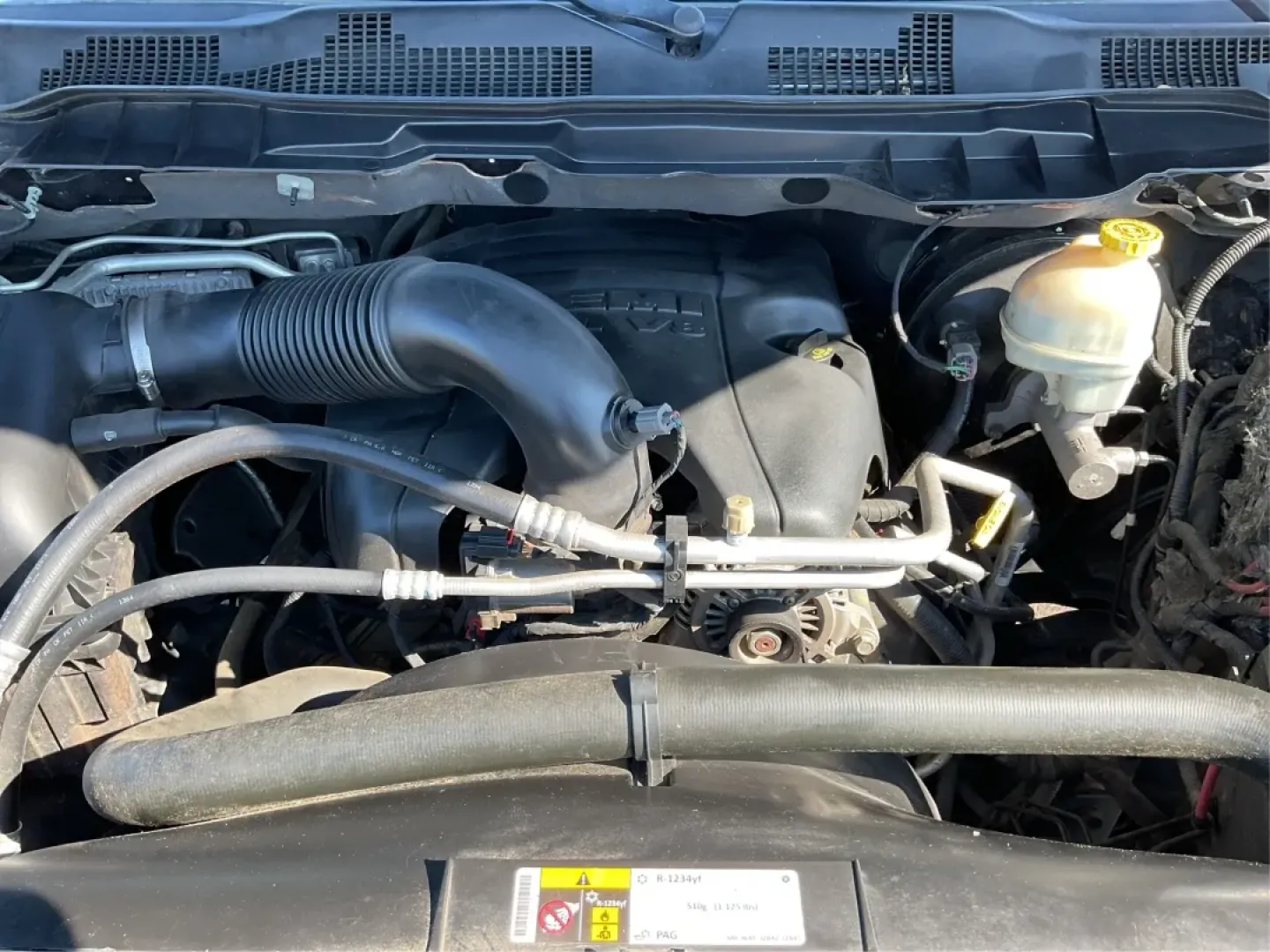 2014 Ram 1500 SLT Quad Cab 4WD (1C6RR7GT7ES) with an 5.7L V8 OHV 16V engine, 8-Speed Automatic transmission, located at 4508 South Dixie Dr, Moraine, OH, 45439, (937) 908-9800, 39.689976, -84.218452 - **Get Ready for Adventure with the 2014 Ram 1500 SLT Quad Cab 4WD!**<br /> <br /> Are you searching for the perfect blend of power, comfort, and utility in your next vehicle? The 2014 Ram 1500 SLT Quad Cab 4WD is designed for those who lead an active lifestyle-whether you're hauling gear for a weeke - Photo#11