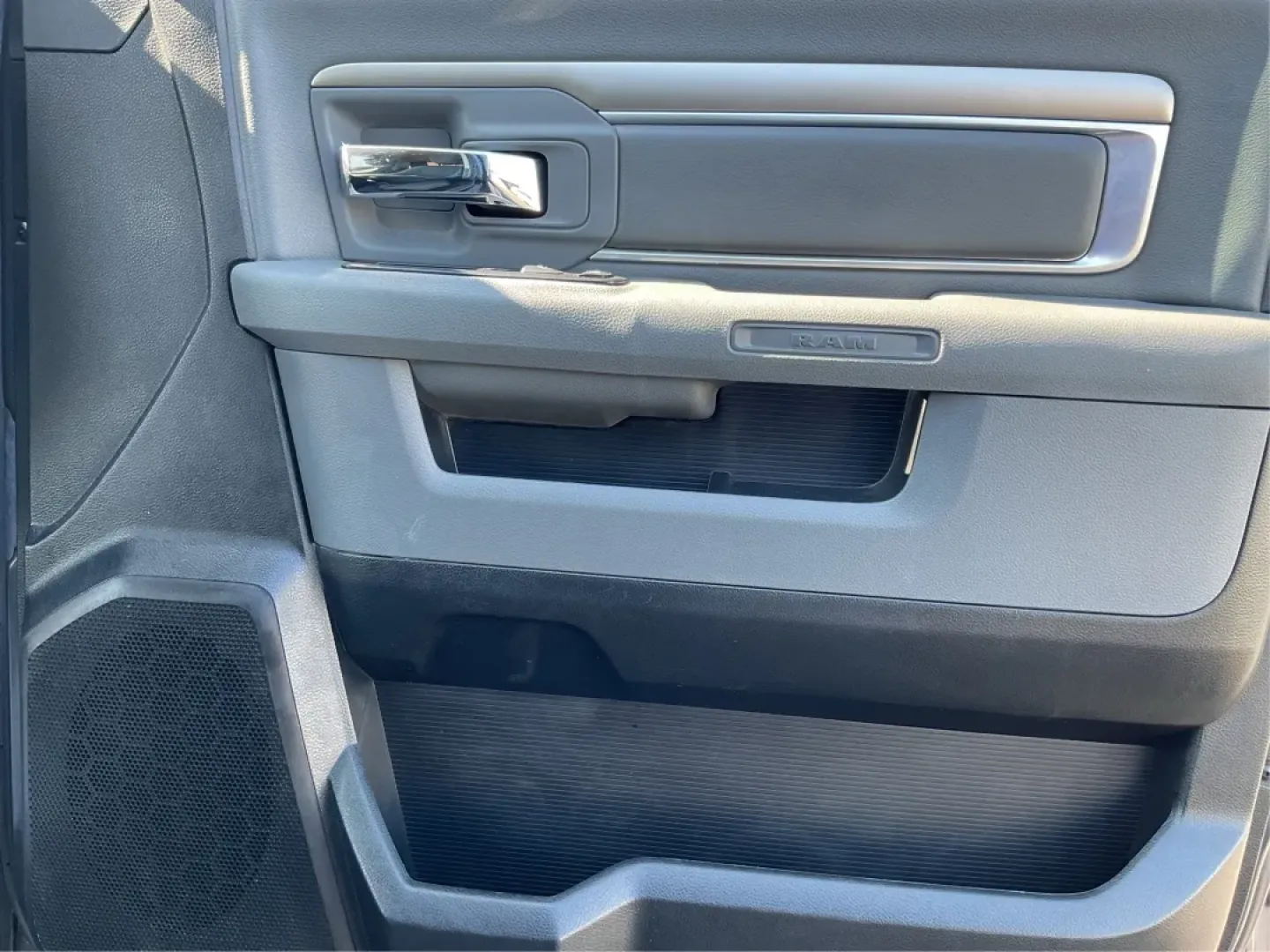 2014 Ram 1500 SLT Quad Cab 4WD (1C6RR7GT7ES) with an 5.7L V8 OHV 16V engine, 8-Speed Automatic transmission, located at 4508 South Dixie Dr, Moraine, OH, 45439, (937) 908-9800, 39.689976, -84.218452 - **Get Ready for Adventure with the 2014 Ram 1500 SLT Quad Cab 4WD!**<br /> <br /> Are you searching for the perfect blend of power, comfort, and utility in your next vehicle? The 2014 Ram 1500 SLT Quad Cab 4WD is designed for those who lead an active lifestyle-whether you're hauling gear for a weeke - Photo#19