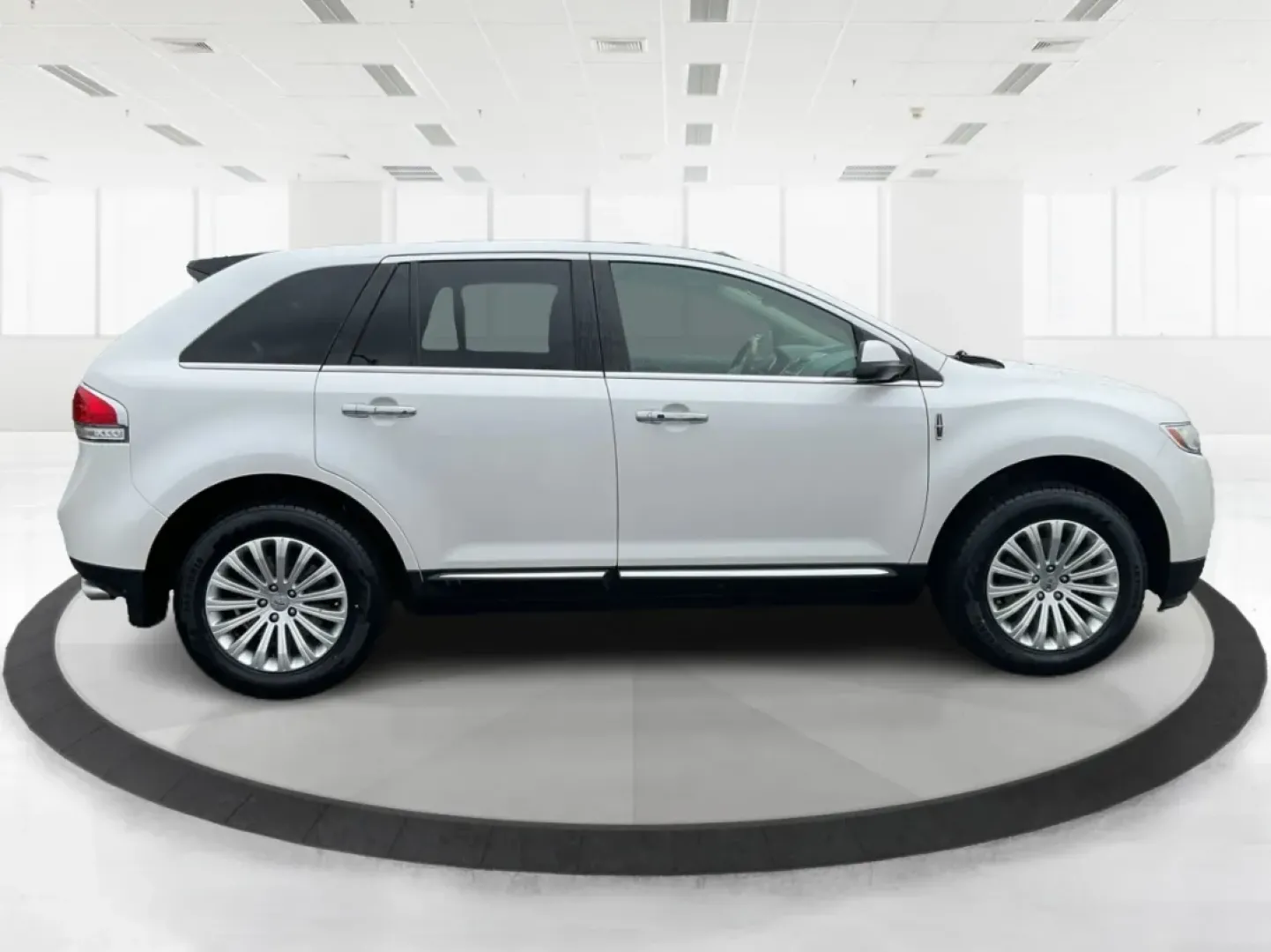 2014 Lincoln MKX Base (2LMDJ8JK4EB) with an Other engine, located at 1230 East Main St, Xenia, OH, 45385, (937) 908-9800, 39.688026, -83.910172 - **Discover Adventure with the 2014 Lincoln MKX Your Ticket to an Elevated Lifestyle**<br /> <br /> Are you in search of a vehicle that perfectly balances luxury and functionality? Look no further than the 2014 Lincoln MKX, a standout option for those who value comfort and style, whether you're navi - Photo#1