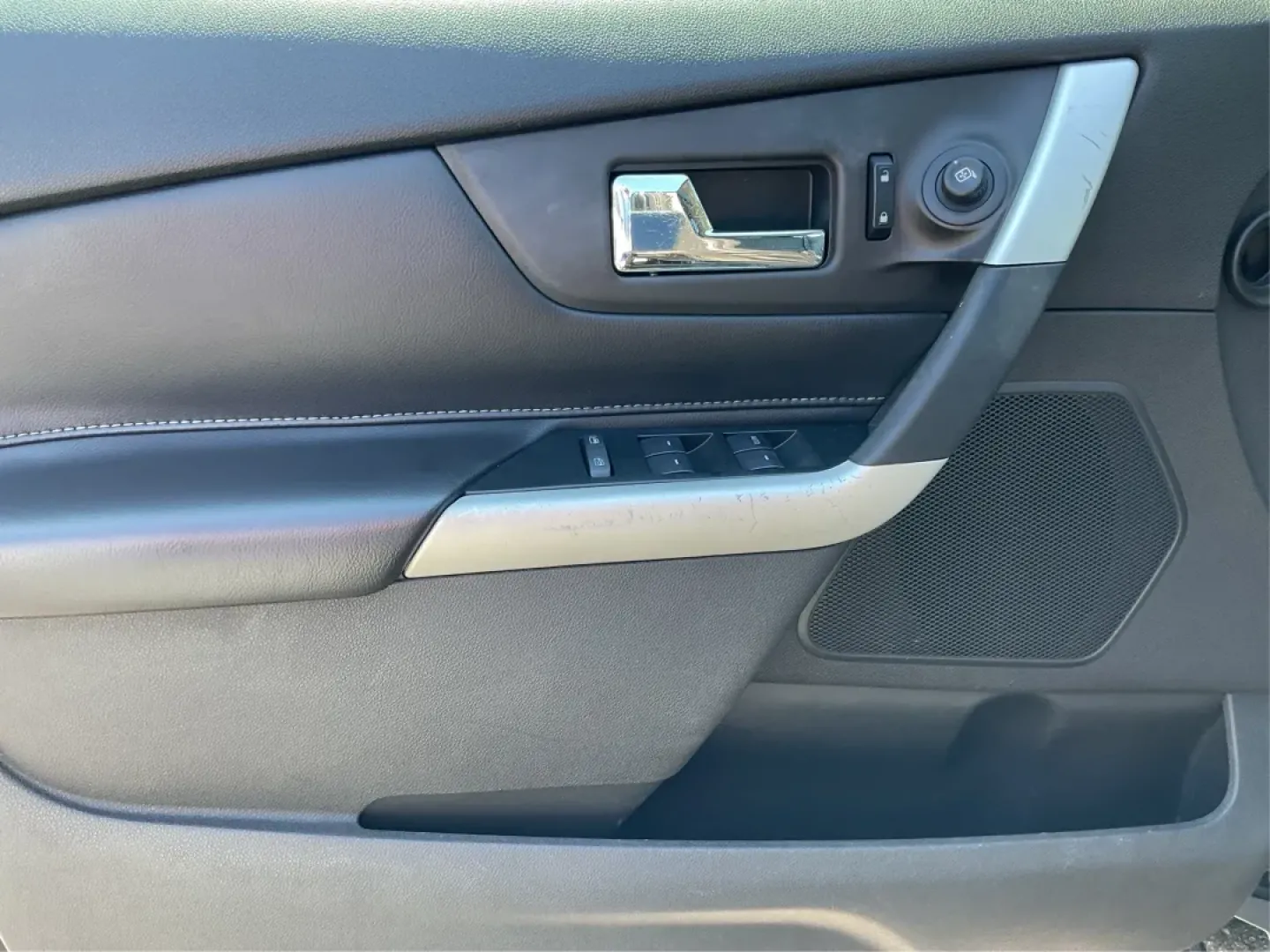 2013 Ford Edge Limited (2FMDK3KC7DB) with an 3.5L V6 DOHC 24V engine, 6-Speed Automatic transmission, located at 1951 S Dayton Lakeview Rd., New Carlisle, OH, 45344, (937) 908-9800, 39.890999, -84.050255 - Are you ready to elevate your driving experience while enjoying the comfort and versatility of an SUV? Look no further than this stunning 2013 Ford Edge Limited, available now at Advantage Car and Credit in Xenia, OH. Perfect for growing families or anyone seeking a reliable vehicle for daily commut - Photo#19