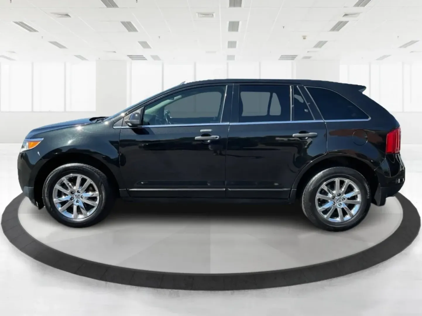 2013 Ford Edge Limited (2FMDK3KC7DB) with an Other engine, located at 1230 East Main St, Xenia, OH, 45385, (937) 908-9800, 39.688026, -83.910172 - Are you ready to elevate your driving experience while enjoying the comfort and versatility of an SUV? Look no further than this stunning 2013 Ford Edge Limited, available now at Advantage Car and Credit in Xenia, OH. Perfect for growing families or anyone seeking a reliable vehicle for daily commut - Photo#5