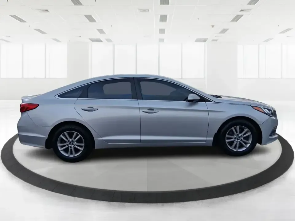 2015 Hyundai Sonata SE (5NPE24AFXFH) with an 2.4L L4 DOHC 16V engine, 7-Speed Automatic transmission, located at 8750 N County Rd 25A, Piqua, OH, 45356, (937) 908-9800, 40.164391, -84.232513 - Need a dependable daily commuter that still feels comfortable for weekend getaways to Dayton, Tipp City, or a quick escape to Charleston Falls Preserve? This 2015 Hyundai Sonata SE in Symphony Silver is a smart, budget-friendly sedan that fits real life in Troy, Ohio-easy to park downtown, smooth on - Photo#1