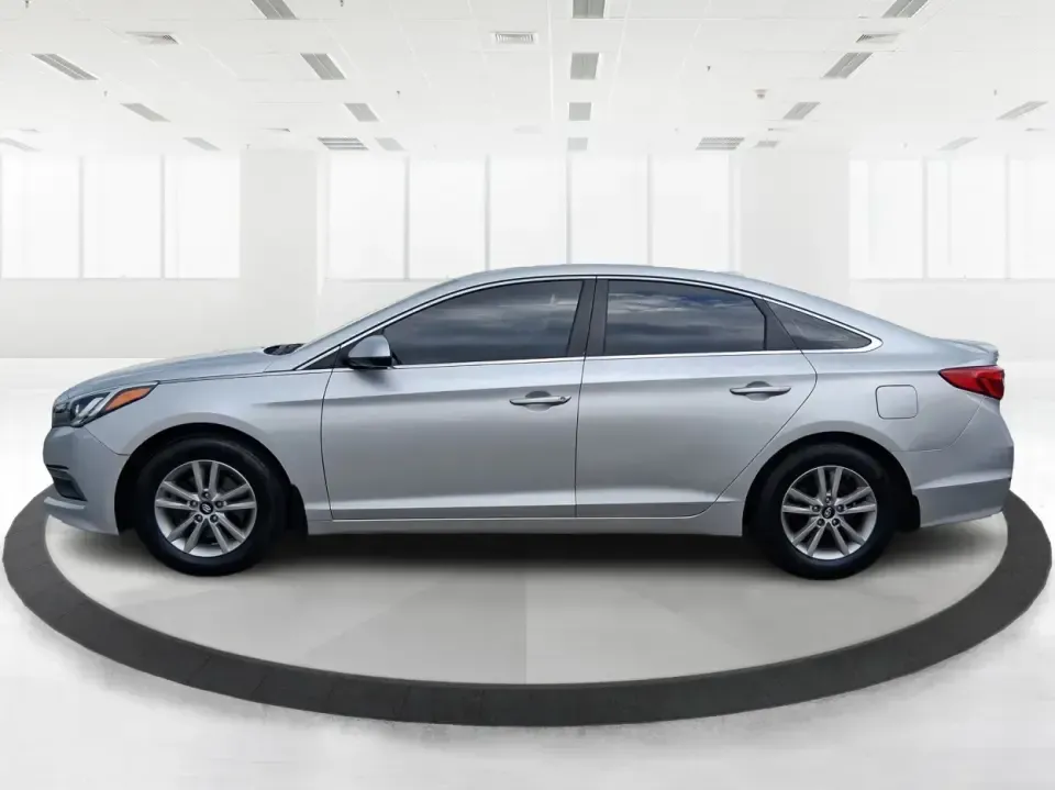 2015 Hyundai Sonata SE (5NPE24AFXFH) with an 2.4L L4 DOHC 16V engine, 7-Speed Automatic transmission, located at 8750 N County Rd 25A, Piqua, OH, 45356, (937) 908-9800, 40.164391, -84.232513 - Need a dependable daily commuter that still feels comfortable for weekend getaways to Dayton, Tipp City, or a quick escape to Charleston Falls Preserve? This 2015 Hyundai Sonata SE in Symphony Silver is a smart, budget-friendly sedan that fits real life in Troy, Ohio-easy to park downtown, smooth on - Photo#5