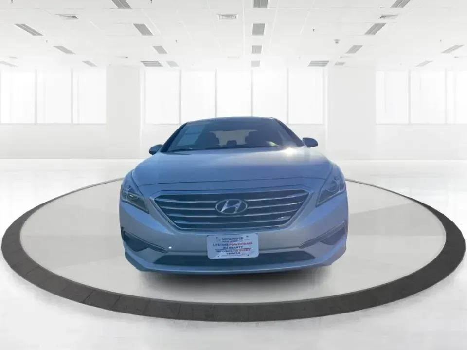 2015 Hyundai Sonata SE (5NPE24AFXFH) with an 2.4L L4 DOHC 16V engine, 7-Speed Automatic transmission, located at 1951 S Dayton Lakeview Rd., New Carlisle, OH, 45344, (937) 908-9800, 39.890999, -84.050255 - Need a dependable daily commuter that still feels comfortable for weekend getaways to Dayton, Tipp City, or a quick escape to Charleston Falls Preserve? This 2015 Hyundai Sonata SE in Symphony Silver is a smart, budget-friendly sedan that fits real life in Troy, Ohio-easy to park downtown, smooth on - Photo#7