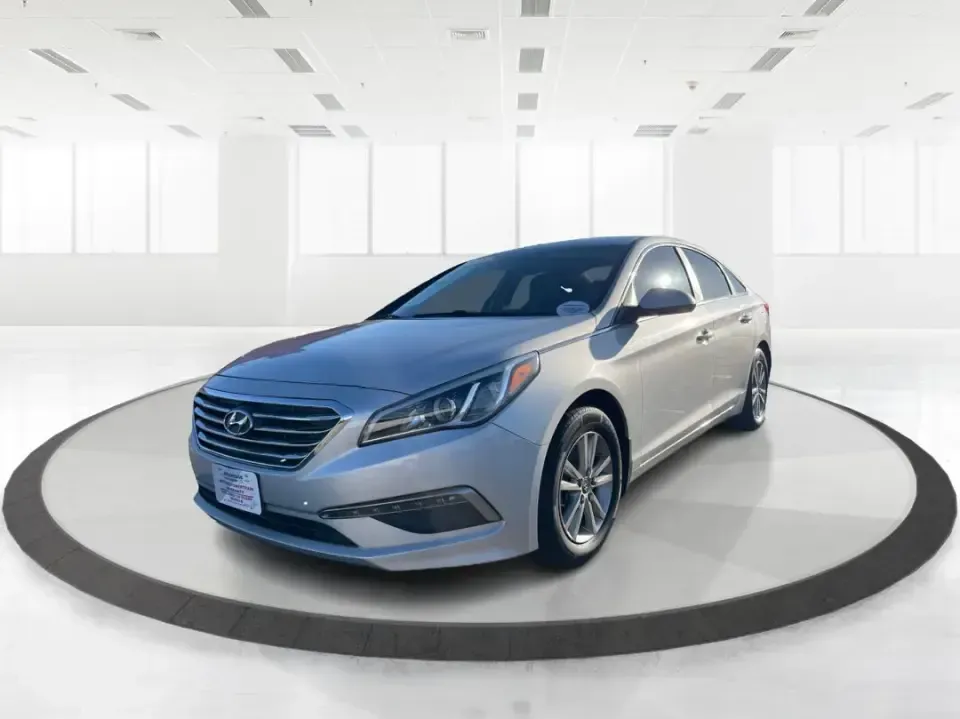 2015 Hyundai Sonata SE (5NPE24AFXFH) with an 2.4L L4 DOHC 16V engine, 7-Speed Automatic transmission, located at 1951 S Dayton Lakeview Rd., New Carlisle, OH, 45344, (937) 908-9800, 39.890999, -84.050255 - Need a dependable daily commuter that still feels comfortable for weekend getaways to Dayton, Tipp City, or a quick escape to Charleston Falls Preserve? This 2015 Hyundai Sonata SE in Symphony Silver is a smart, budget-friendly sedan that fits real life in Troy, Ohio-easy to park downtown, smooth on - Photo#8