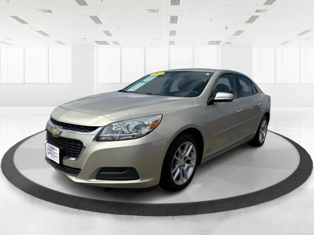 2015 Chevrolet Malibu 1LT (1G11C5SL5FF) with an ECOTEC 2.5L I-4 gasoline direct injection engine, 6-Speed Automatic transmission, located at 1951 S Dayton Lakeview Rd., New Carlisle, OH, 45344, (937) 908-9800, 39.890999, -84.050255 - Are you in the market for a reliable sedan that's perfect for daily commutes and weekend getaways alike? Look no further than this stunning 2015 Chevrolet Malibu 1LT, available now at Advantage Car and Credit in Fairborn, OH. This vehicle is not just a car; it's a lifestyle upgrade designed for budg - Photo#8
