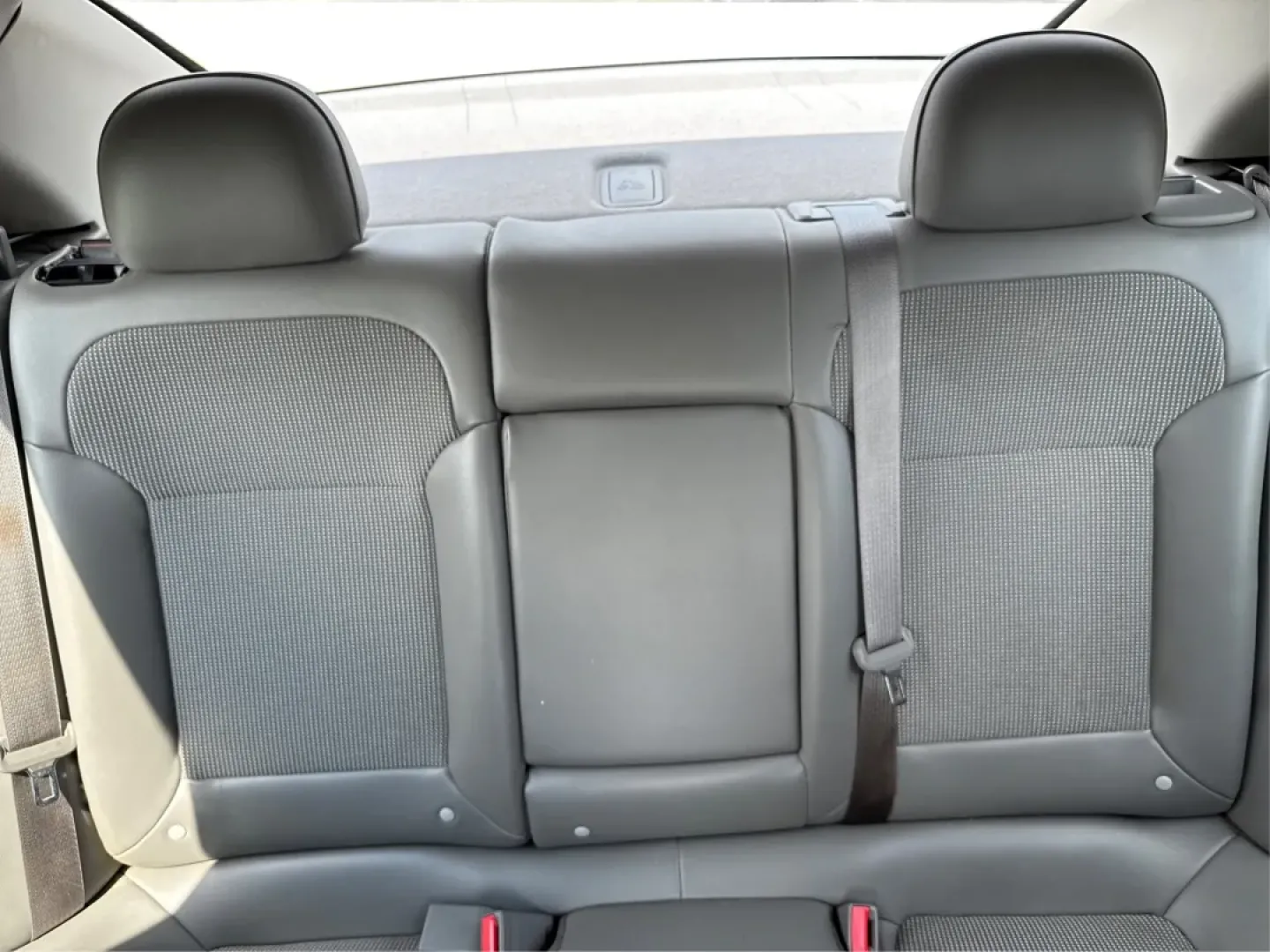 2015 Chevrolet Malibu 1LT (1G11C5SL5FF) with an ECOTEC 2.5L I-4 gasoline direct injection engine, located at 1951 S Dayton Lakeview Rd., New Carlisle, OH, 45344, (937) 908-9800, 39.890999, -84.050255 - Are you in the market for a reliable sedan that's perfect for daily commutes and weekend getaways alike? Look no further than this stunning 2015 Chevrolet Malibu 1LT, available now at Advantage Car and Credit in Fairborn, OH. This vehicle is not just a car; it's a lifestyle upgrade designed for budg - Photo#14