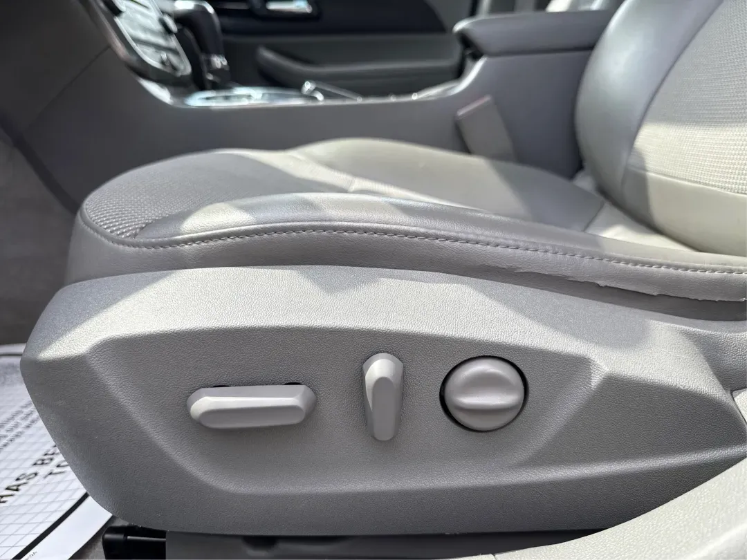 2015 Chevrolet Malibu 1LT (1G11C5SL5FF) with an ECOTEC 2.5L I-4 gasoline direct injection engine, 6-Speed Automatic transmission, located at 1951 S Dayton Lakeview Rd., New Carlisle, OH, 45344, (937) 908-9800, 39.890999, -84.050255 - Are you in the market for a reliable sedan that's perfect for daily commutes and weekend getaways alike? Look no further than this stunning 2015 Chevrolet Malibu 1LT, available now at Advantage Car and Credit in Fairborn, OH. This vehicle is not just a car; it's a lifestyle upgrade designed for budg - Photo#18