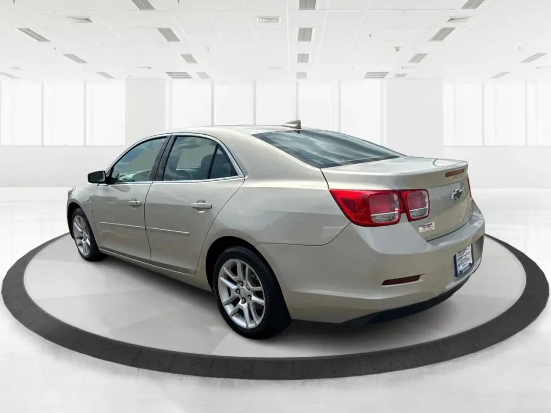 2015 Chevrolet Malibu 1LT (1G11C5SL5FF) with an ECOTEC 2.5L I-4 gasoline direct injection engine, located at 1184 Kauffman Ave, Fairborn, OH, 45324, (937) 908-9800, 39.807072, -84.030914 - Are you in the market for a reliable sedan that's perfect for daily commutes and weekend getaways alike? Look no further than this stunning 2015 Chevrolet Malibu 1LT, available now at Advantage Car and Credit in Fairborn, OH. This vehicle is not just a car; it's a lifestyle upgrade designed for budg - Photo#4