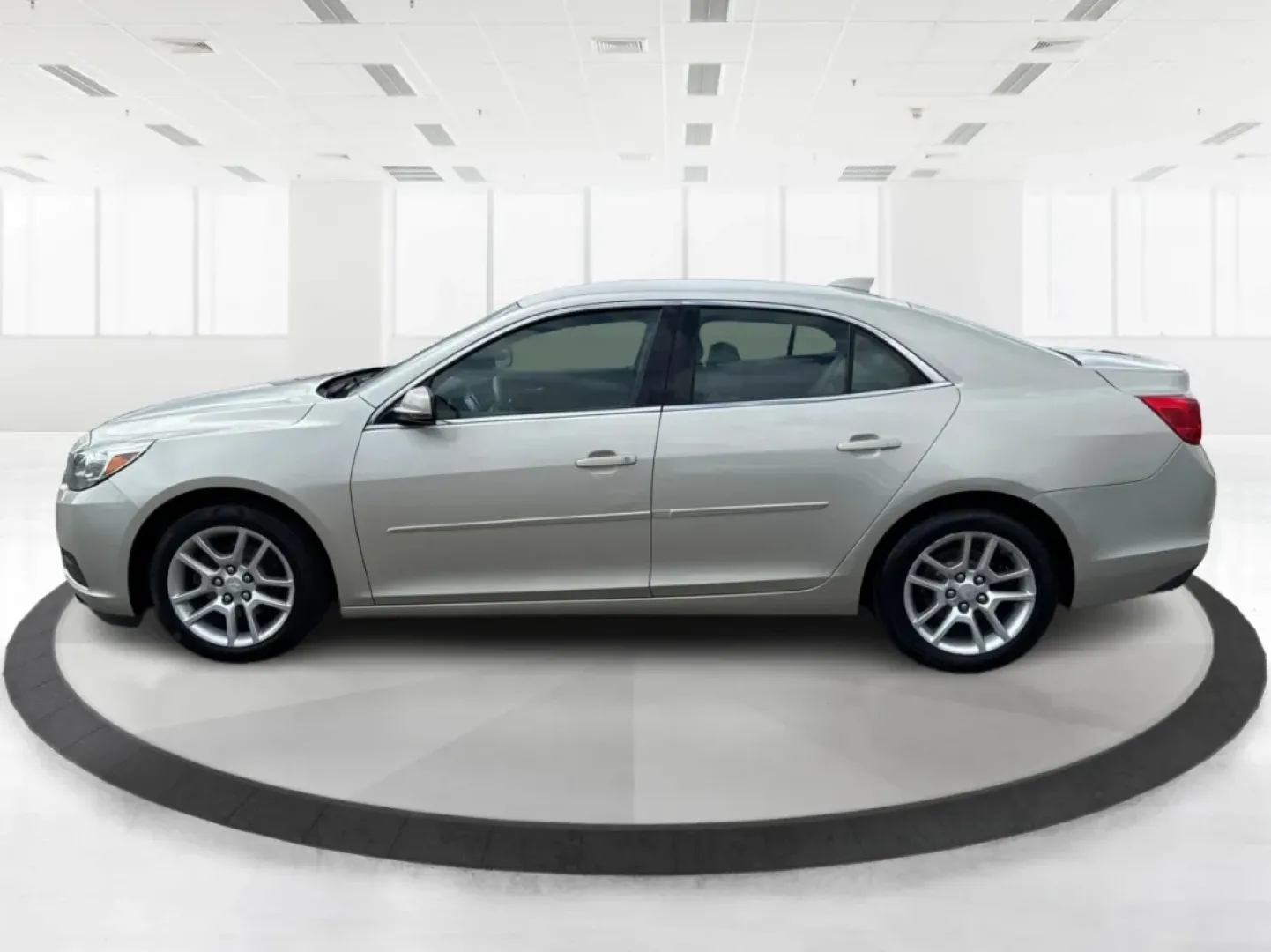 2015 Chevrolet Malibu 1LT (1G11C5SL5FF) with an ECOTEC 2.5L I-4 gasoline direct injection engine, located at 1184 Kauffman Ave, Fairborn, OH, 45324, (937) 908-9800, 39.807072, -84.030914 - Are you in the market for a reliable sedan that's perfect for daily commutes and weekend getaways alike? Look no further than this stunning 2015 Chevrolet Malibu 1LT, available now at Advantage Car and Credit in Fairborn, OH. This vehicle is not just a car; it's a lifestyle upgrade designed for budg - Photo#5