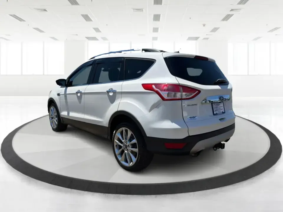 2015 Ford Escape SE (1FMCU9G92FU) with an EcoBoost 1.6L I-4 gasoline direct injection engine, 6-Speed Automatic transmission, located at 401 Woodman Dr, Riverside, OH, 45431, (937) 908-9800, 39.760899, -84.123421 - Need a do-it-all SUV for Dayton-area commutes, school drop-offs, and spontaneous weekend getaways? This 2015 Ford Escape SE 4WD is built for real life in Riverside, Ohio-comfortable for daily runs down Woodman Dr, confident on slick winter mornings, and efficient enough for longer drives toward Down - Photo#4
