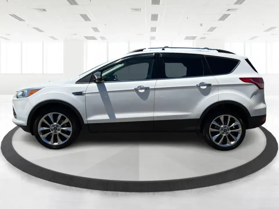 2015 Ford Escape SE (1FMCU9G92FU) with an EcoBoost 1.6L I-4 gasoline direct injection engine, 6-Speed Automatic transmission, located at 401 Woodman Dr, Riverside, OH, 45431, (937) 908-9800, 39.760899, -84.123421 - Need a do-it-all SUV for Dayton-area commutes, school drop-offs, and spontaneous weekend getaways? This 2015 Ford Escape SE 4WD is built for real life in Riverside, Ohio-comfortable for daily runs down Woodman Dr, confident on slick winter mornings, and efficient enough for longer drives toward Down - Photo#5