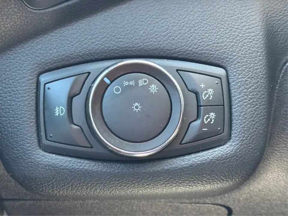 2015 Ford Escape SE (1FMCU9G92FU) with an EcoBoost 1.6L I-4 gasoline direct injection engine, 6-Speed Automatic transmission, located at 401 Woodman Dr, Riverside, OH, 45431, (937) 908-9800, 39.760899, -84.123421 - Need a do-it-all SUV for Dayton-area commutes, school drop-offs, and spontaneous weekend getaways? This 2015 Ford Escape SE 4WD is built for real life in Riverside, Ohio-comfortable for daily runs down Woodman Dr, confident on slick winter mornings, and efficient enough for longer drives toward Down - Photo#17