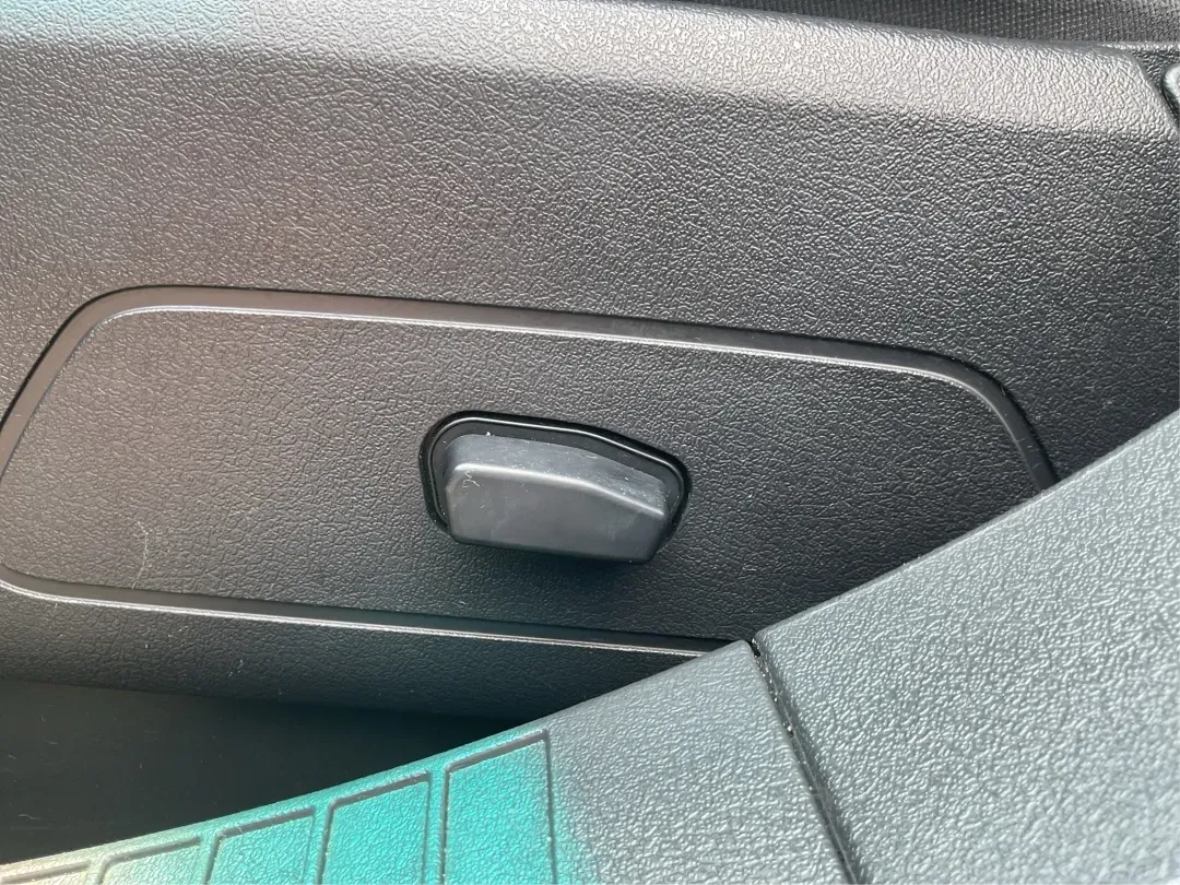 2016 Jeep Compass High Altitude Edition (1C4NJDEB2GD) with an 2.4L I-4 DOHC engine, located at 401 Woodman Dr, Riverside, OH, 45431, (937) 908-9800, 39.760899, -84.123421 - **Adventure Awaits with this 2016 Jeep Compass High Altitude Edition!**<br /> <br /> Are you ready to elevate your driving experience? Perfect for weekend getaways or long commutes, this 2016 Jeep Compass High Altitude Edition is designed to tackle any journey with confidence and style. At Advantage - Photo#17