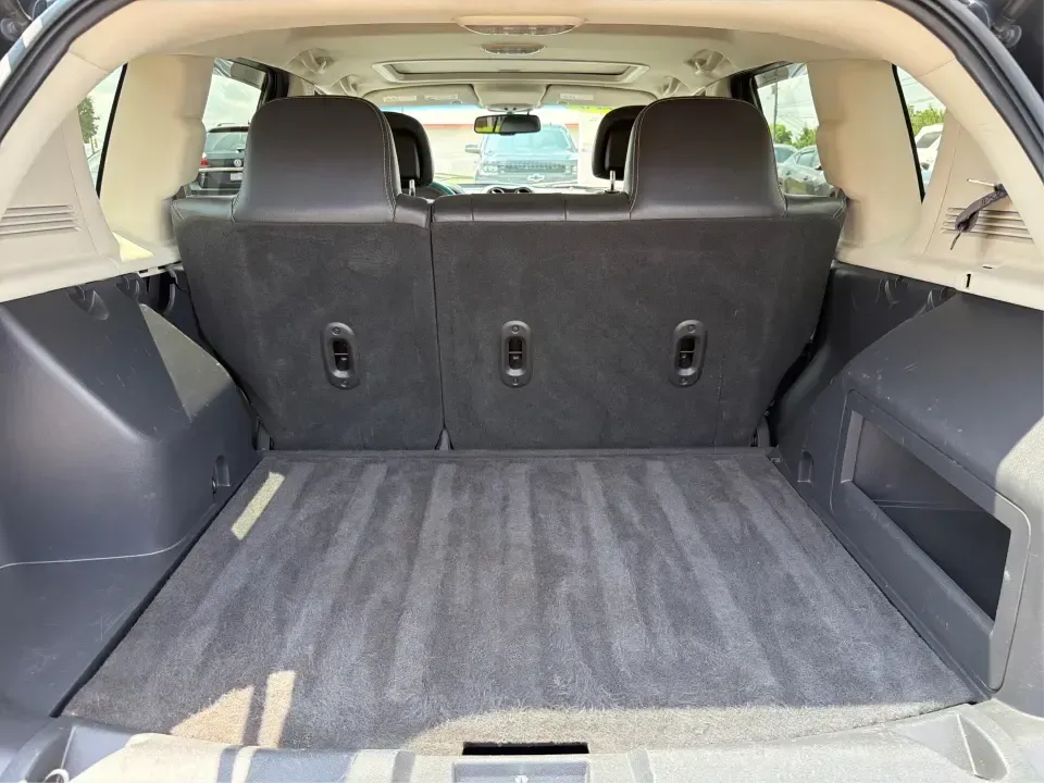 2016 Jeep Compass Latitude 4WD (1C4NJDEB2GD) with an 2.4L L4 DOHC 16V engine, 6A transmission, located at 1230 East Main St, Xenia, OH, 45385, (937) 908-9800, 39.688026, -83.910172 - Plan your next weekend escape to John Bryan State Park or a quick family run to the Greene County Fairgrounds in a compact SUV that fits real life in Xenia. This **2016 Jeep Compass Latitude 4WD** is built for Ohio's changing seasons-confident in rain, light snow, and gravel driveways-while still st- Photo#12