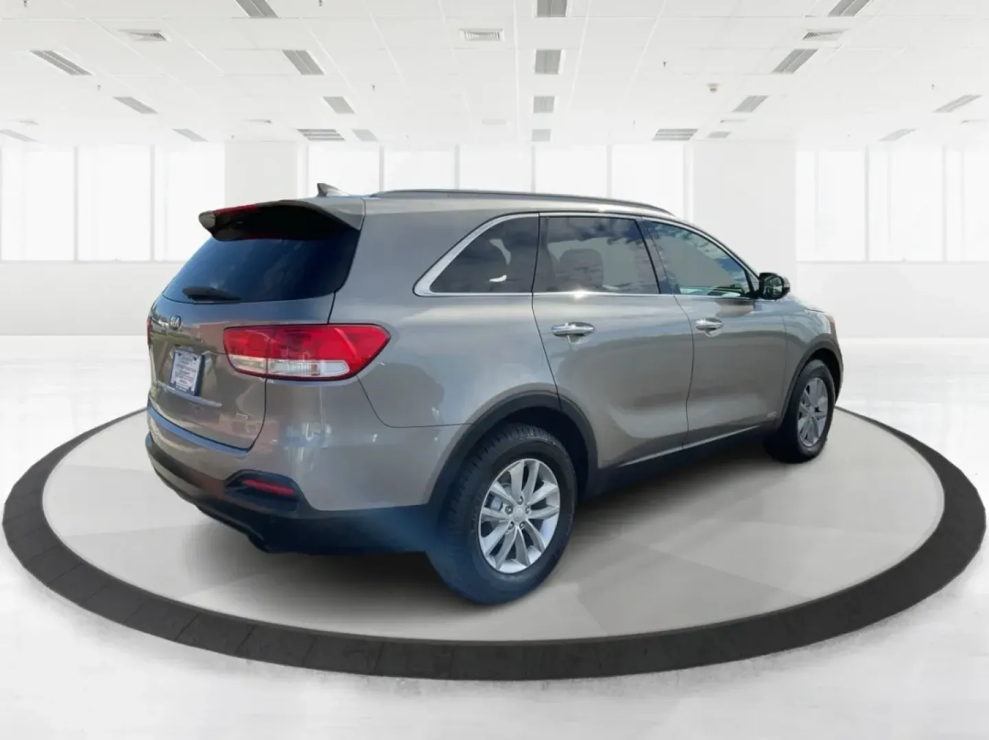 2016 Kia Sorento 2.4L LX (5XYPGDA32GG) with an 2.4L I-4 gasoline direct injection engine, located at 1099 N County Rd 25A , Troy, OH, 45373, (937) 908-9800, 40.057079, -84.212883 - Are you ready to elevate your family adventures while keeping comfort and versatility at the forefront? Look no further than this stunning 2016 Kia Sorento LX, now available at Advantage Car and Credit - Troy. Nestled in the heart of Troy, OH, at 1099 N County Rd 25A, our Buy Here Pay Here dealershi - Photo#2