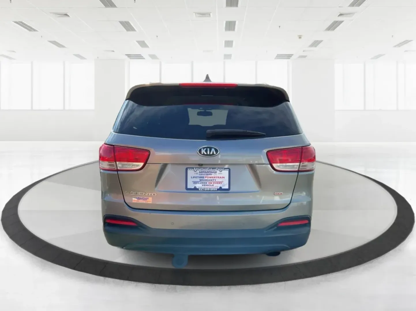 2016 Kia Sorento 2.4L LX (5XYPGDA32GG) with an 2.4L I-4 gasoline direct injection engine, located at 1099 N County Rd 25A , Troy, OH, 45373, (937) 908-9800, 40.057079, -84.212883 - Are you ready to elevate your family adventures while keeping comfort and versatility at the forefront? Look no further than this stunning 2016 Kia Sorento LX, now available at Advantage Car and Credit - Troy. Nestled in the heart of Troy, OH, at 1099 N County Rd 25A, our Buy Here Pay Here dealershi - Photo#3