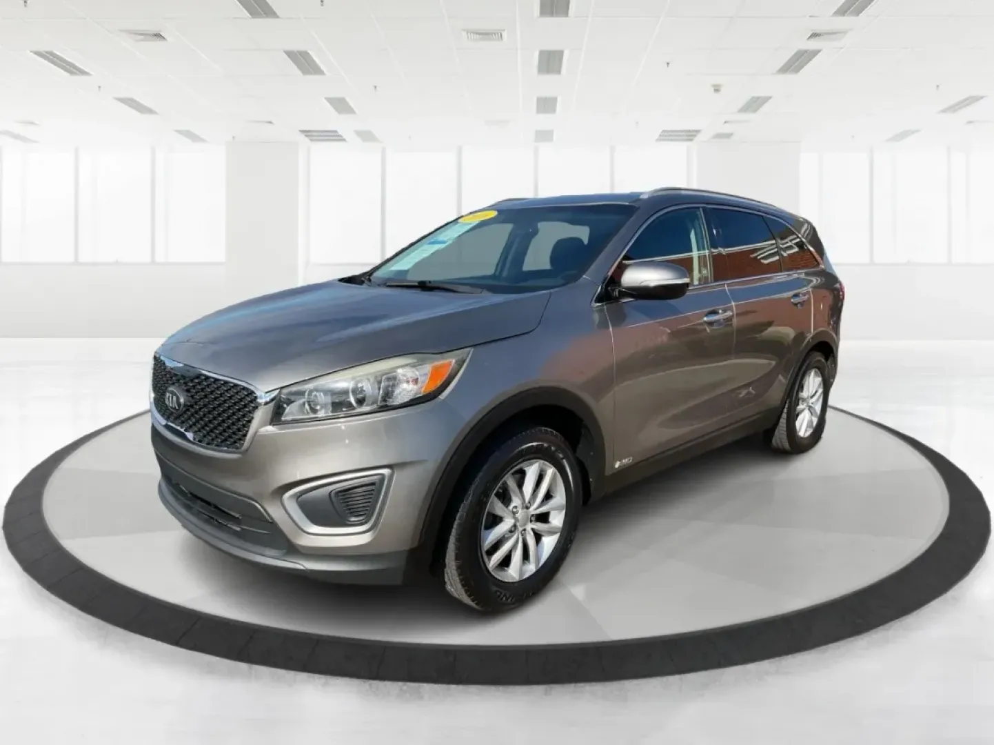 2016 Kia Sorento 2.4L LX (5XYPGDA32GG) with an 2.4L I-4 gasoline direct injection engine, located at 1099 N County Rd 25A , Troy, OH, 45373, (937) 908-9800, 40.057079, -84.212883 - Are you ready to elevate your family adventures while keeping comfort and versatility at the forefront? Look no further than this stunning 2016 Kia Sorento LX, now available at Advantage Car and Credit - Troy. Nestled in the heart of Troy, OH, at 1099 N County Rd 25A, our Buy Here Pay Here dealershi - Photo#8