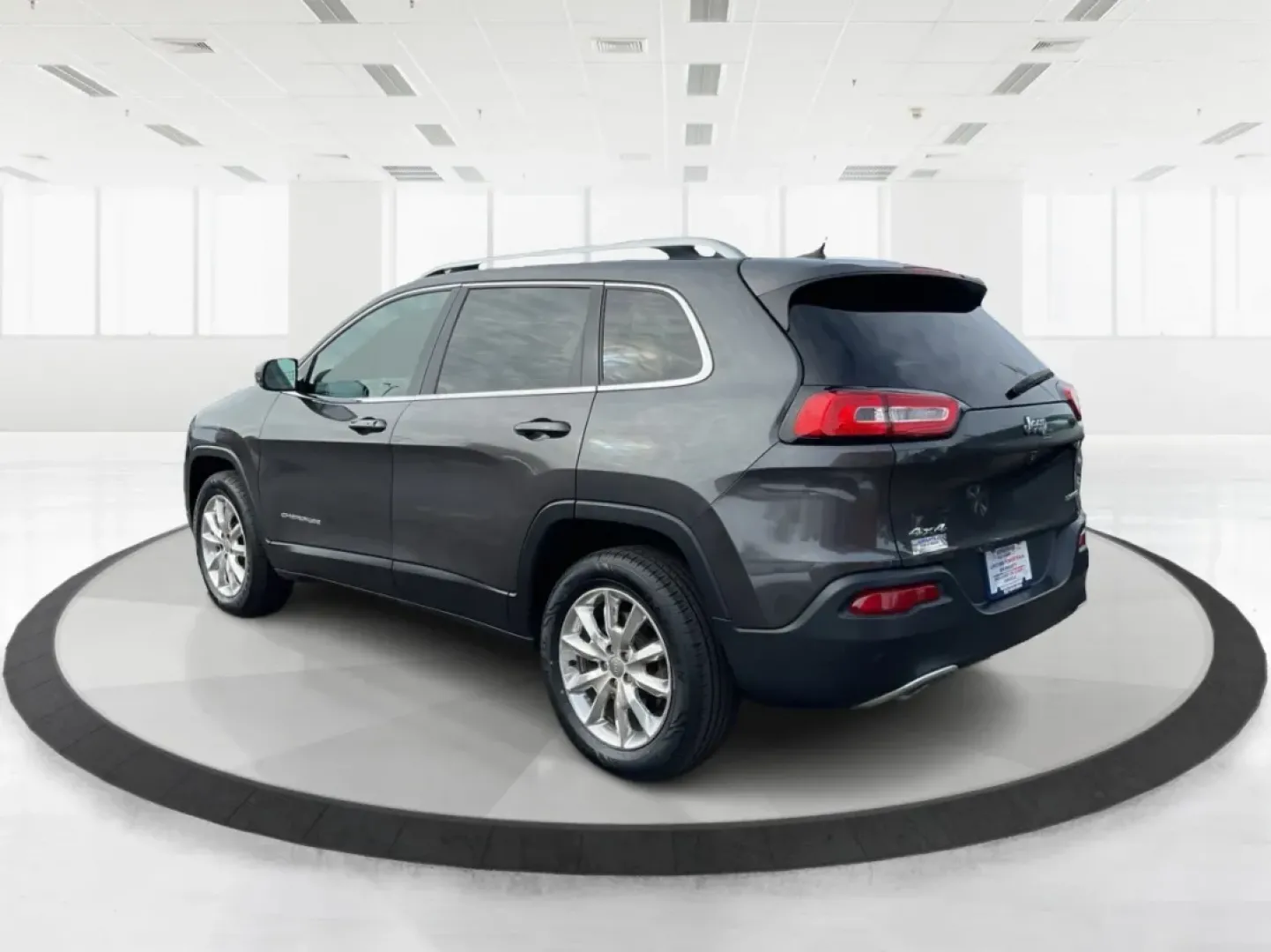 2014 Jeep Cherokee Limited 4WD (1C4PJMDBXEW) with an 2.4L L4 DOHC 16V engine, 9-Speed Automatic transmission, located at 8750 N County Rd 25A, Piqua, OH, 45356, (937) 908-9800, 40.164391, -84.232513 - **Adventure Awaits with the 2014 Jeep Cherokee Limited 4WD**<br /> <br /> Are you ready to elevate your weekend adventures or tackle your daily commute with confidence? The 2014 Jeep Cherokee Limited 4WD is the perfect blend of rugged capability and refined comfort, making it an ideal choice for any - Photo#3