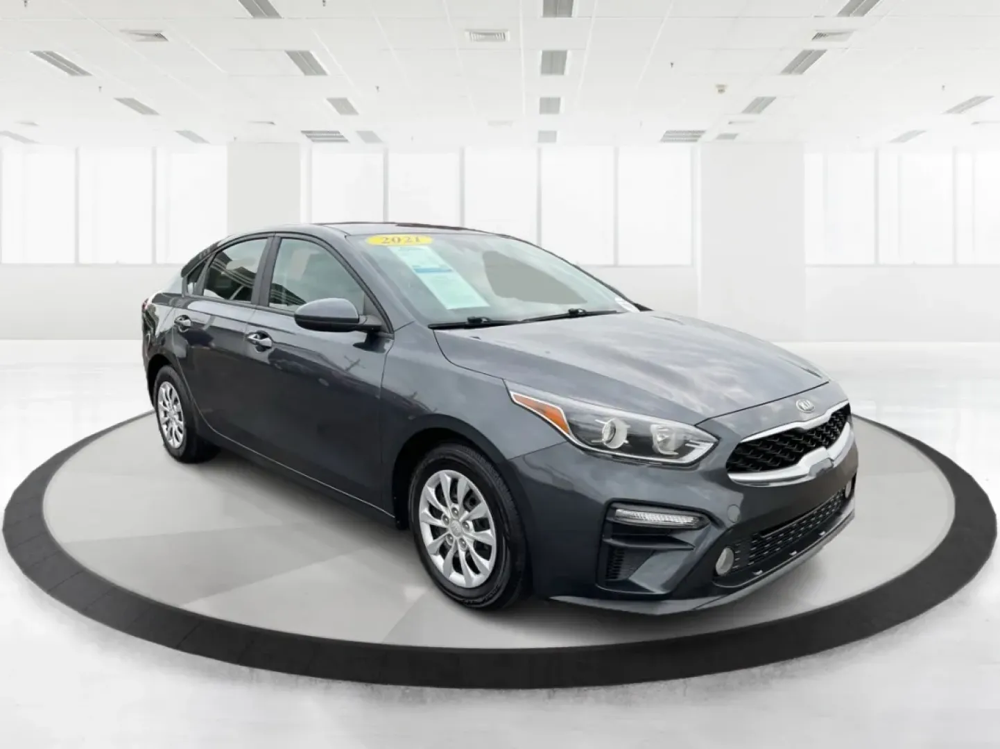 2021 Kia Forte FE (3KPF24AD5ME) with an 2L I-4 DOHC engine, located at 8750 N County Rd 25A, Piqua, OH, 45356, (937) 908-9800, 40.164391, -84.232513 - Are you looking for a reliable vehicle that suits your busy lifestyle? Whether you're commuting to work, shuttling the kids to school, or planning your next weekend adventure, the 2021 Kia Forte is the perfect sedan for you. With its impressive fuel efficiency, spacious interior, and advanced featur - Photo#0