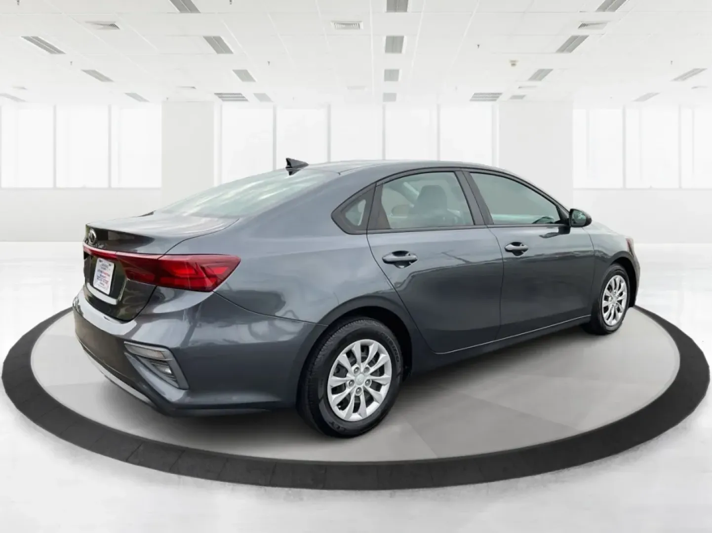 2021 Kia Forte FE (3KPF24AD5ME) with an 2L I-4 DOHC engine, located at 8750 N County Rd 25A, Piqua, OH, 45356, (937) 908-9800, 40.164391, -84.232513 - Are you looking for a reliable vehicle that suits your busy lifestyle? Whether you're commuting to work, shuttling the kids to school, or planning your next weekend adventure, the 2021 Kia Forte is the perfect sedan for you. With its impressive fuel efficiency, spacious interior, and advanced featur - Photo#2