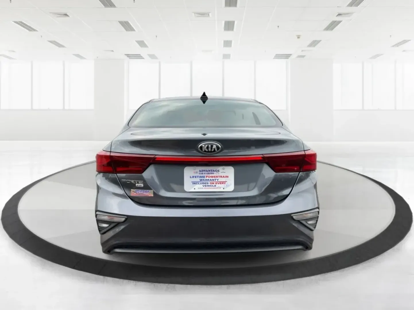 2021 Kia Forte FE (3KPF24AD5ME) with an 2L I-4 DOHC engine, located at 8750 N County Rd 25A, Piqua, OH, 45356, (937) 908-9800, 40.164391, -84.232513 - Are you looking for a reliable vehicle that suits your busy lifestyle? Whether you're commuting to work, shuttling the kids to school, or planning your next weekend adventure, the 2021 Kia Forte is the perfect sedan for you. With its impressive fuel efficiency, spacious interior, and advanced featur - Photo#3