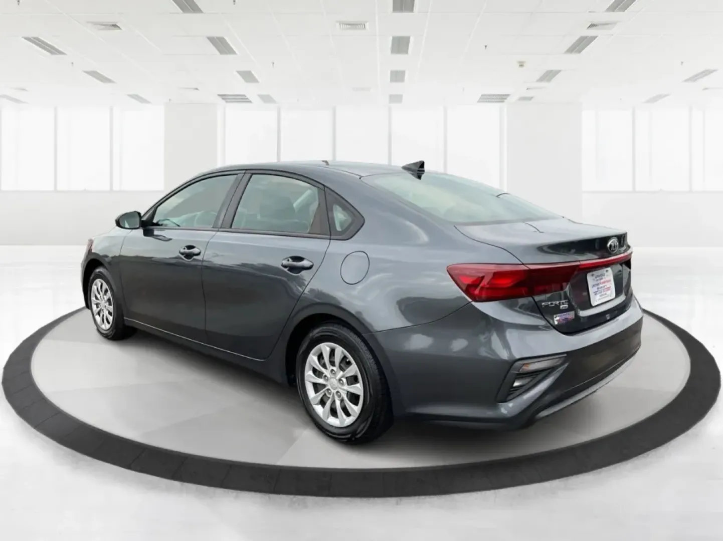 2021 Kia Forte FE (3KPF24AD5ME) with an 2L I-4 DOHC engine, located at 8750 N County Rd 25A, Piqua, OH, 45356, (937) 908-9800, 40.164391, -84.232513 - Are you looking for a reliable vehicle that suits your busy lifestyle? Whether you're commuting to work, shuttling the kids to school, or planning your next weekend adventure, the 2021 Kia Forte is the perfect sedan for you. With its impressive fuel efficiency, spacious interior, and advanced featur - Photo#4