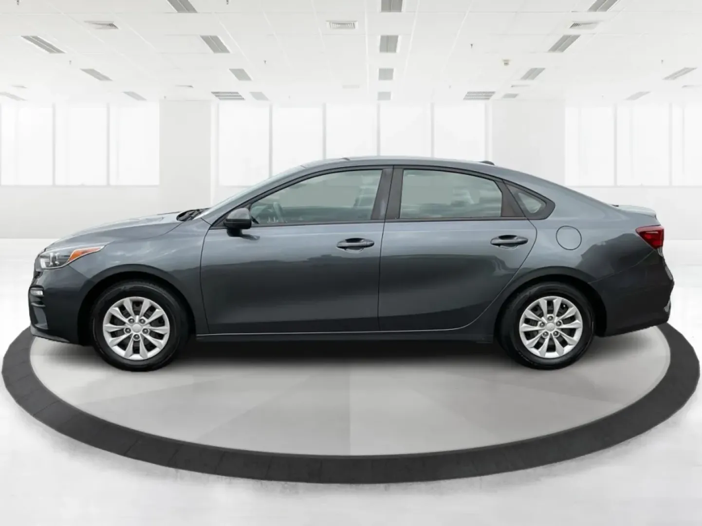 2021 Kia Forte FE (3KPF24AD5ME) with an 2L I-4 DOHC engine, located at 8750 N County Rd 25A, Piqua, OH, 45356, (937) 908-9800, 40.164391, -84.232513 - Are you looking for a reliable vehicle that suits your busy lifestyle? Whether you're commuting to work, shuttling the kids to school, or planning your next weekend adventure, the 2021 Kia Forte is the perfect sedan for you. With its impressive fuel efficiency, spacious interior, and advanced featur - Photo#5