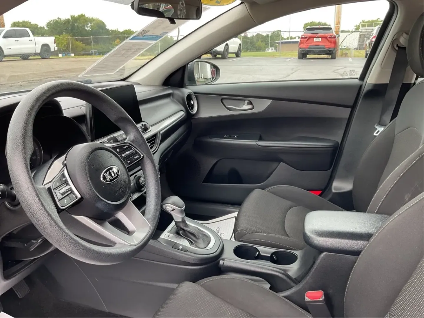 2021 Kia Forte FE (3KPF24AD5ME) with an 2L I-4 DOHC engine, located at 8750 N County Rd 25A, Piqua, OH, 45356, (937) 908-9800, 40.164391, -84.232513 - Are you looking for a reliable vehicle that suits your busy lifestyle? Whether you're commuting to work, shuttling the kids to school, or planning your next weekend adventure, the 2021 Kia Forte is the perfect sedan for you. With its impressive fuel efficiency, spacious interior, and advanced featur - Photo#9