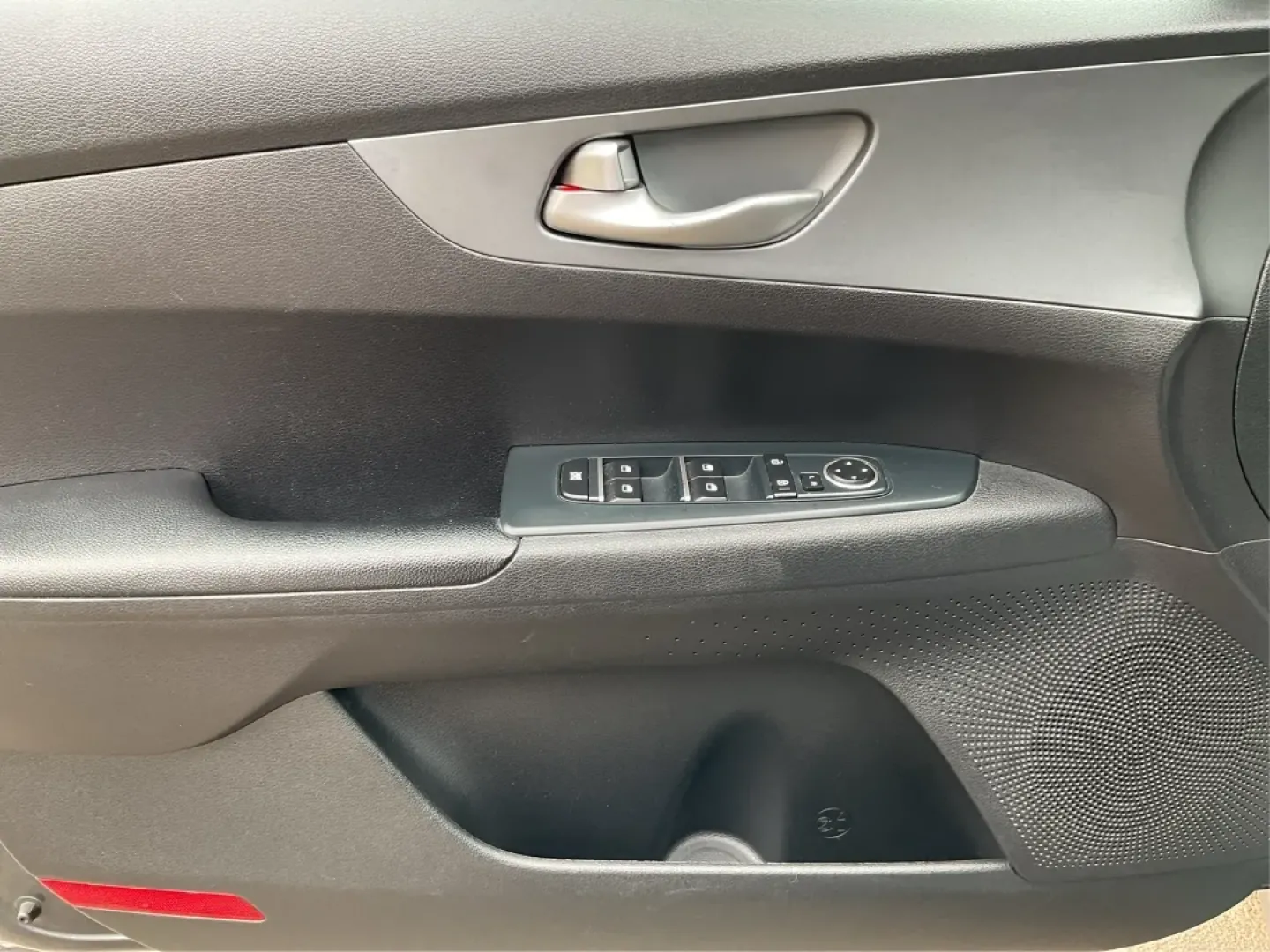 2021 Kia Forte FE (3KPF24AD5ME) with an 2L I-4 DOHC engine, located at 8750 N County Rd 25A, Piqua, OH, 45356, (937) 908-9800, 40.164391, -84.232513 - Are you looking for a reliable vehicle that suits your busy lifestyle? Whether you're commuting to work, shuttling the kids to school, or planning your next weekend adventure, the 2021 Kia Forte is the perfect sedan for you. With its impressive fuel efficiency, spacious interior, and advanced featur - Photo#16