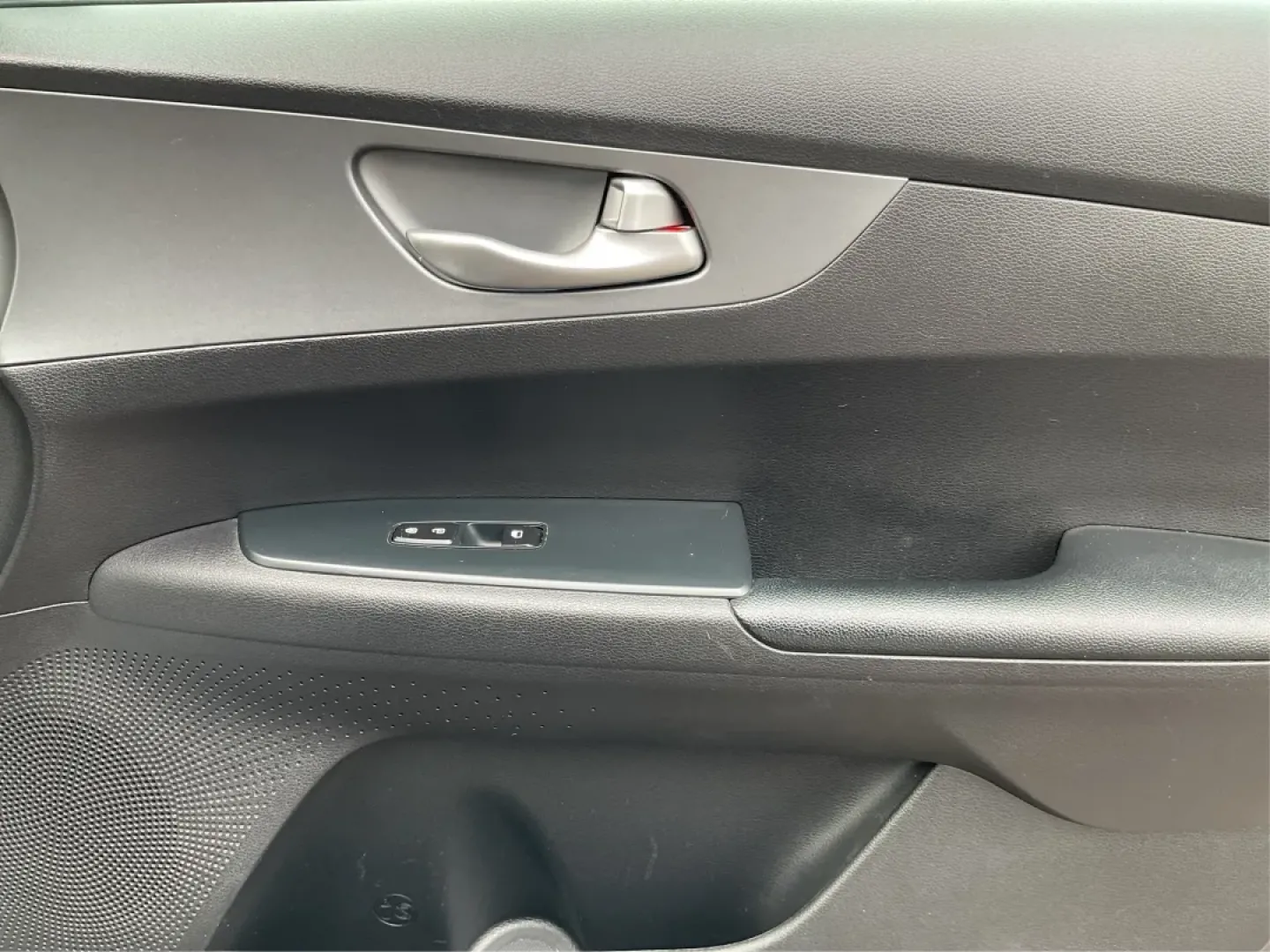 2021 Kia Forte FE (3KPF24AD5ME) with an 2L I-4 DOHC engine, located at 8750 N County Rd 25A, Piqua, OH, 45356, (937) 908-9800, 40.164391, -84.232513 - Are you looking for a reliable vehicle that suits your busy lifestyle? Whether you're commuting to work, shuttling the kids to school, or planning your next weekend adventure, the 2021 Kia Forte is the perfect sedan for you. With its impressive fuel efficiency, spacious interior, and advanced featur - Photo#17
