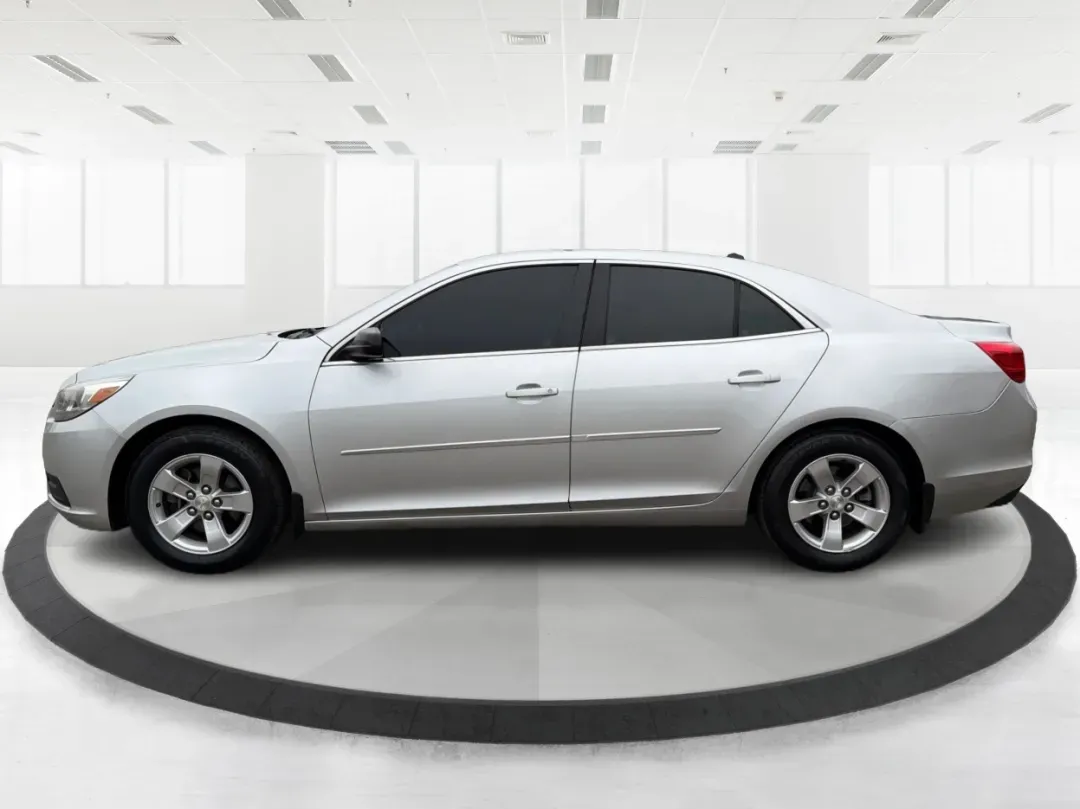 2014 Chevrolet Malibu 1LS (1G11B5SL5EU) with an ECOTEC 2.5L I-4 gasoline direct injection engine, located at 4508 South Dixie Dr, Moraine, OH, 45439, (937) 908-9800, 39.689976, -84.218452 - Experience the perfect blend of comfort, style, and reliability with the 2014 Chevrolet Malibu 1LS, available now at Advantage Car and Credit Moraine! Whether you're commuting to work, running errands, or planning a weekend getaway, this sleek sedan is designed to enhance your driving experience wh - Photo#5