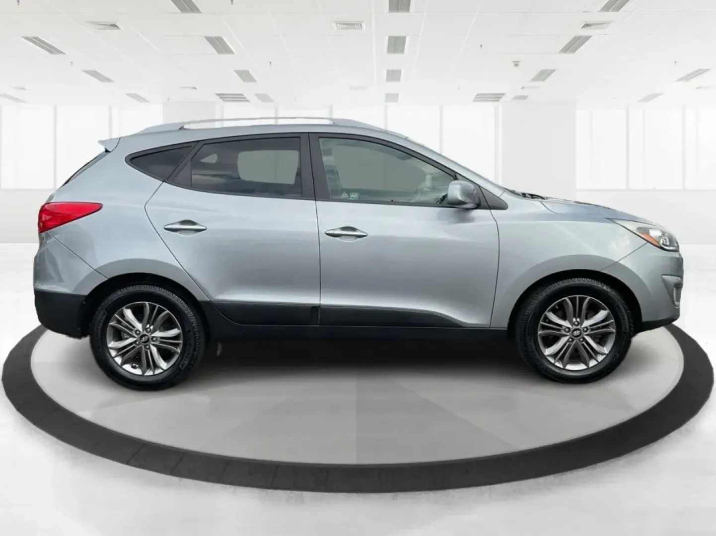 2015 Hyundai Tucson SE (KM8JUCAG2FU) with an Theta II 2.4L I-4 gasoline direct injection engine, located at 1099 N County Rd 25A , Troy, OH, 45373, (937) 908-9800, 40.057079, -84.212883 - Are you ready to elevate your daily commute or weekend adventures? The 2015 Hyundai Tucson SE, available exclusively at Advantage Car and Credit in Troy, OH, is the perfect SUV for anyone looking to enhance their lifestyle with a reliable and stylish vehicle. With its robust features and practicalit - Photo#1