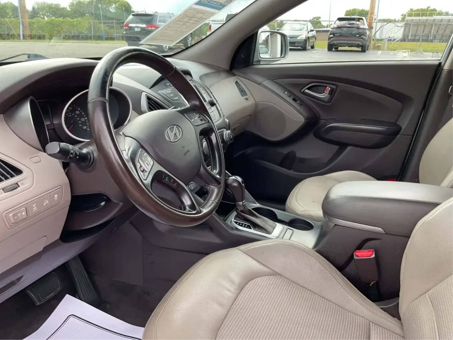 2015 Hyundai Tucson SE (KM8JUCAG2FU) with an Theta II 2.4L I-4 gasoline direct injection engine, located at 1099 N County Rd 25A , Troy, OH, 45373, (937) 908-9800, 40.057079, -84.212883 - Are you ready to elevate your daily commute or weekend adventures? The 2015 Hyundai Tucson SE, available exclusively at Advantage Car and Credit in Troy, OH, is the perfect SUV for anyone looking to enhance their lifestyle with a reliable and stylish vehicle. With its robust features and practicalit - Photo#8