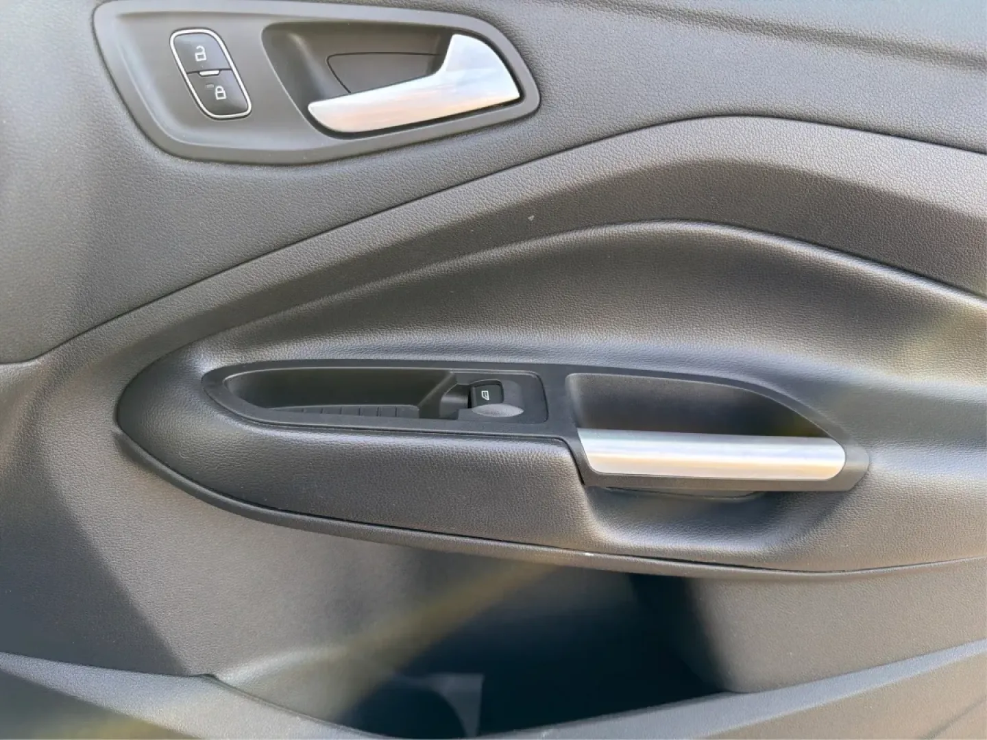 2017 Ford Escape (1FMCU0GD6HU) with an 1.5L L4 DOHC 16V engine, 6-Speed Automatic transmission, located at 4508 South Dixie Dr, Moraine, OH, 45439, (937) 908-9800, 39.689976, -84.218452 - **Explore the Open Road in This 2017 Ford Escape SE Perfect for Your Active Lifestyle!**<br /> <br /> Are you searching for a versatile and stylish SUV that perfectly fits your on-the-go lifestyle? Look no further! The 2017 Ford Escape SE is ideal for families, commuters, or anyone who loves weeken - Photo#20