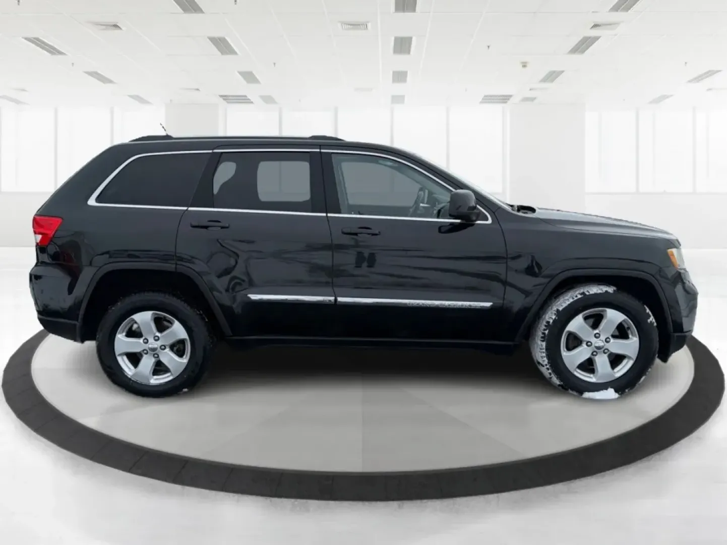 2013 Jeep Grand Cherokee Laredo (1C4RJFAGXDC) with an Other engine, located at 1099 N County Rd 25A , Troy, OH, 45373, (937) 908-9800, 40.057079, -84.212883 - **Adventure Awaits: 2013 Jeep Grand Cherokee Laredo Ready for Your Next Journey**<br /> <br /> Are you ready to tackle your next family adventure or weekend getaway? Look no further than this stunning 2013 Jeep Grand Cherokee Laredo, available now at Advantage Car and Credit in Troy, OH. This versat - Photo#1