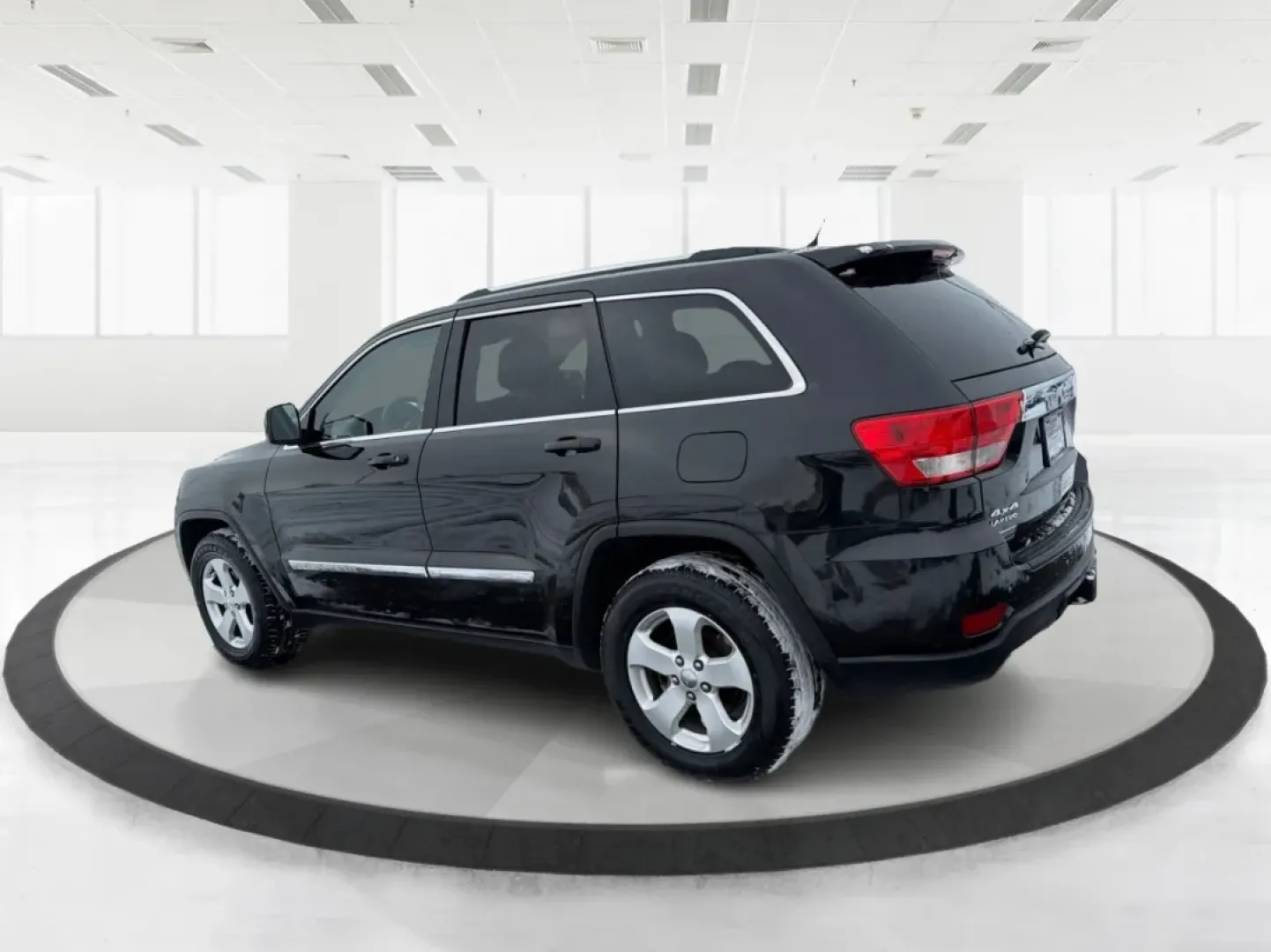 2013 Jeep Grand Cherokee Laredo (1C4RJFAGXDC) with an Other engine, located at 1099 N County Rd 25A , Troy, OH, 45373, (937) 908-9800, 40.057079, -84.212883 - **Adventure Awaits: 2013 Jeep Grand Cherokee Laredo Ready for Your Next Journey**<br /> <br /> Are you ready to tackle your next family adventure or weekend getaway? Look no further than this stunning 2013 Jeep Grand Cherokee Laredo, available now at Advantage Car and Credit in Troy, OH. This versat - Photo#4