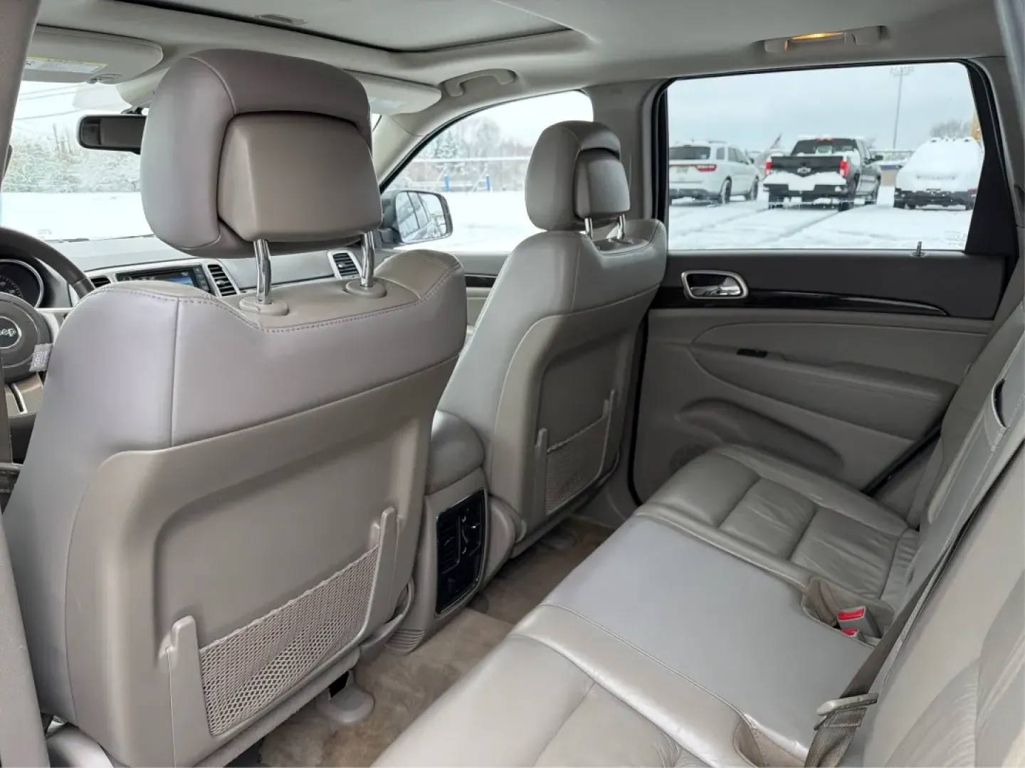 2013 Jeep Grand Cherokee Laredo (1C4RJFAGXDC) with an Other engine, located at 1099 N County Rd 25A , Troy, OH, 45373, (937) 908-9800, 40.057079, -84.212883 - **Adventure Awaits: 2013 Jeep Grand Cherokee Laredo Ready for Your Next Journey**<br /> <br /> Are you ready to tackle your next family adventure or weekend getaway? Look no further than this stunning 2013 Jeep Grand Cherokee Laredo, available now at Advantage Car and Credit in Troy, OH. This versat - Photo#10