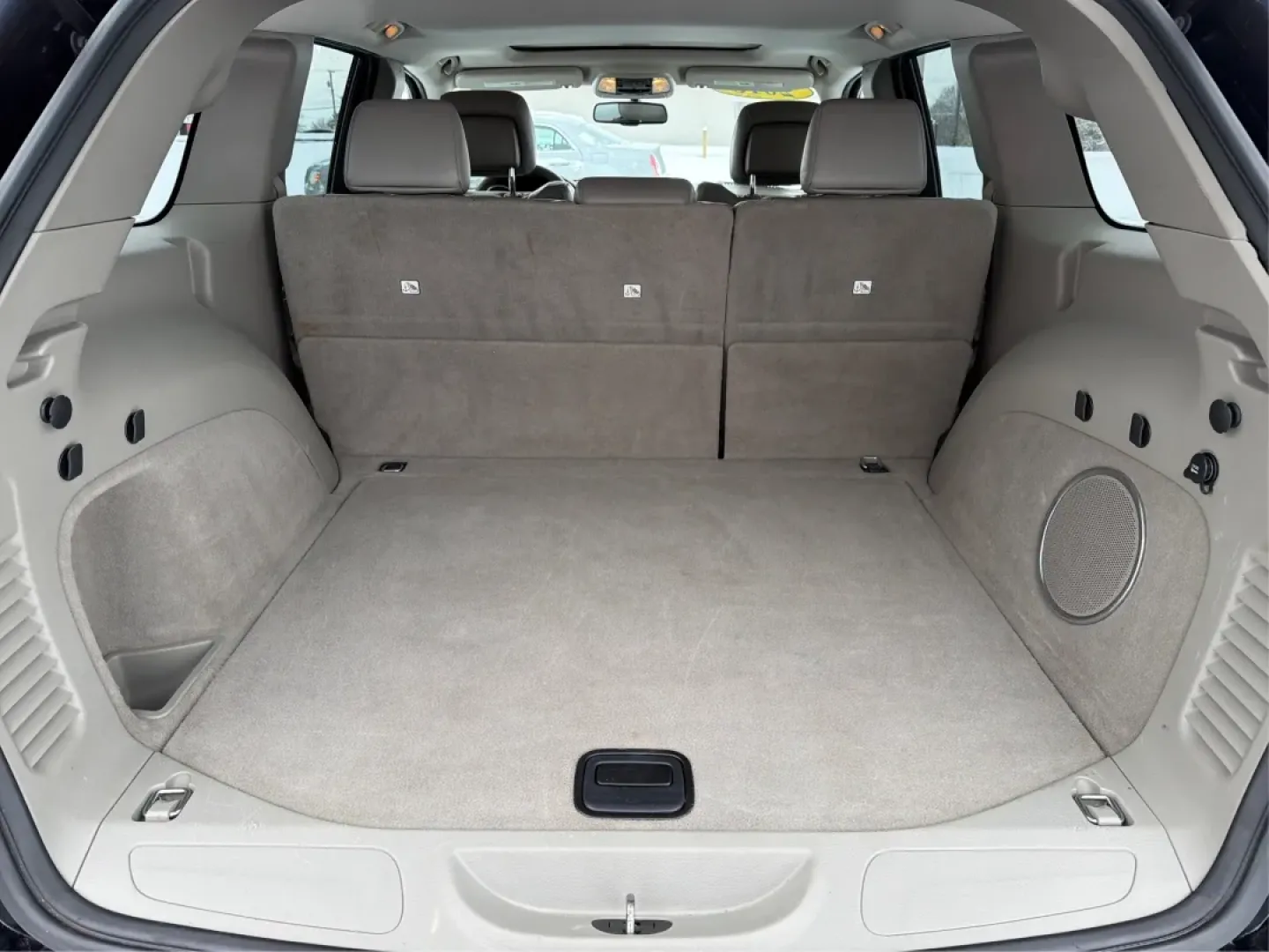 2013 Jeep Grand Cherokee Laredo (1C4RJFAGXDC) with an Other engine, located at 1099 N County Rd 25A , Troy, OH, 45373, (937) 908-9800, 40.057079, -84.212883 - **Adventure Awaits: 2013 Jeep Grand Cherokee Laredo Ready for Your Next Journey**<br /> <br /> Are you ready to tackle your next family adventure or weekend getaway? Look no further than this stunning 2013 Jeep Grand Cherokee Laredo, available now at Advantage Car and Credit in Troy, OH. This versat - Photo#12