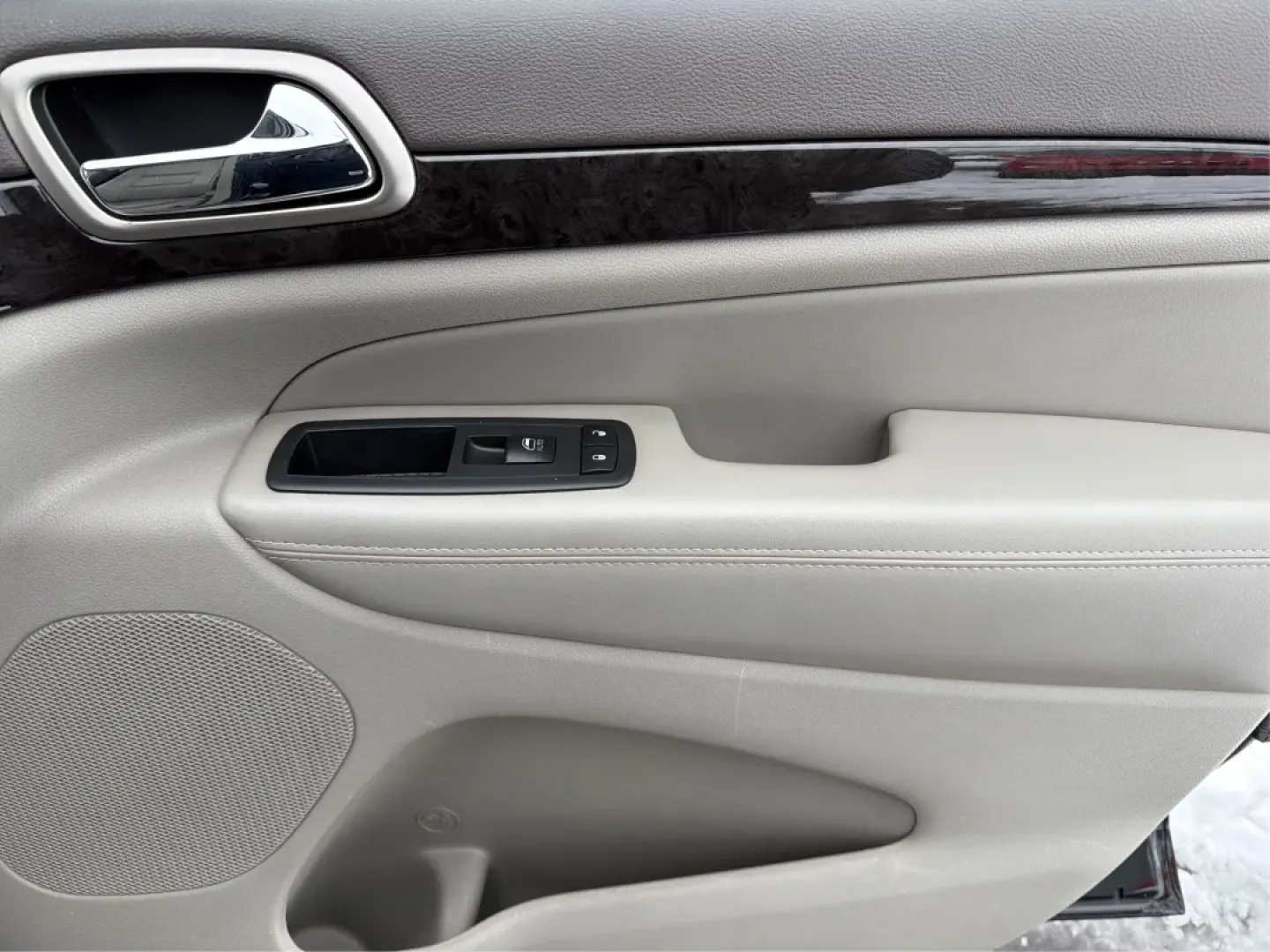 2013 Jeep Grand Cherokee Laredo (1C4RJFAGXDC) with an Other engine, located at 1099 N County Rd 25A , Troy, OH, 45373, (937) 908-9800, 40.057079, -84.212883 - **Adventure Awaits: 2013 Jeep Grand Cherokee Laredo Ready for Your Next Journey**<br /> <br /> Are you ready to tackle your next family adventure or weekend getaway? Look no further than this stunning 2013 Jeep Grand Cherokee Laredo, available now at Advantage Car and Credit in Troy, OH. This versat - Photo#20