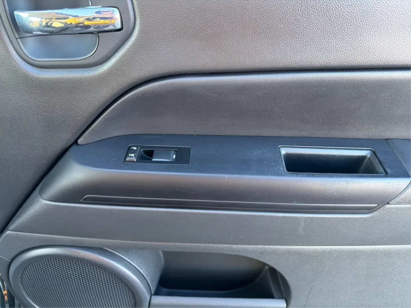 2012 Jeep Patriot Latitude (1C4NJRFB1CD) with an 2.4L I-4 DOHC engine, located at 1099 N County Rd 25A , Troy, OH, 45373, (937) 908-9800, 40.057079, -84.212883 - Experience the thrill of adventure with the 2012 Jeep Patriot Latitude, now available at Advantage Car and Credit in Troy, OH! Perfect for weekend getaways or daily commutes, this versatile SUV is designed to meet the needs of both adventure-seekers and budget-conscious buyers alike. With its rugged - Photo#18