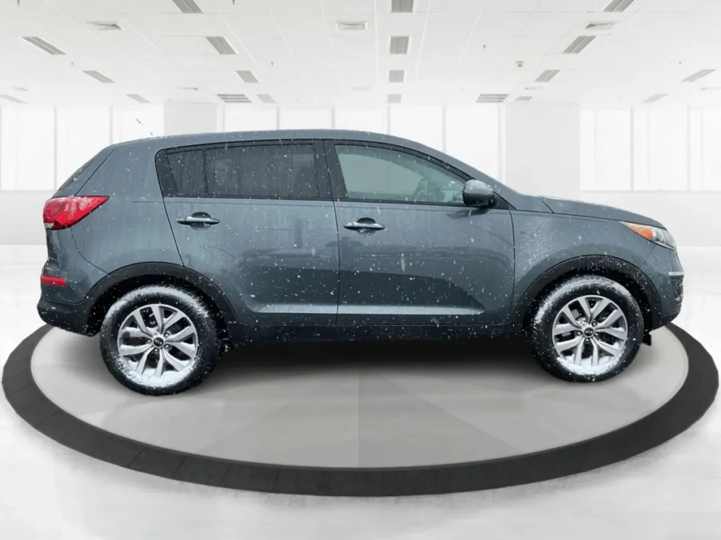 2015 Kia Sportage LX (KNDPB3AC8F7) with an Other engine, located at 1951 S Dayton Lakeview Rd., New Carlisle, OH, 45344, (937) 908-9800, 39.890999, -84.050255 - **Adventure Awaits: Discover the 2015 Kia Sportage LX at Advantage Car and Credit!**<br /> <br /> Are you ready to enhance your lifestyle with a vehicle that's perfect for weekend getaways or daily commutes? At Advantage Car and Credit in New Carlisle, OH, we're excited to introduce you to the 2015 - Photo#1