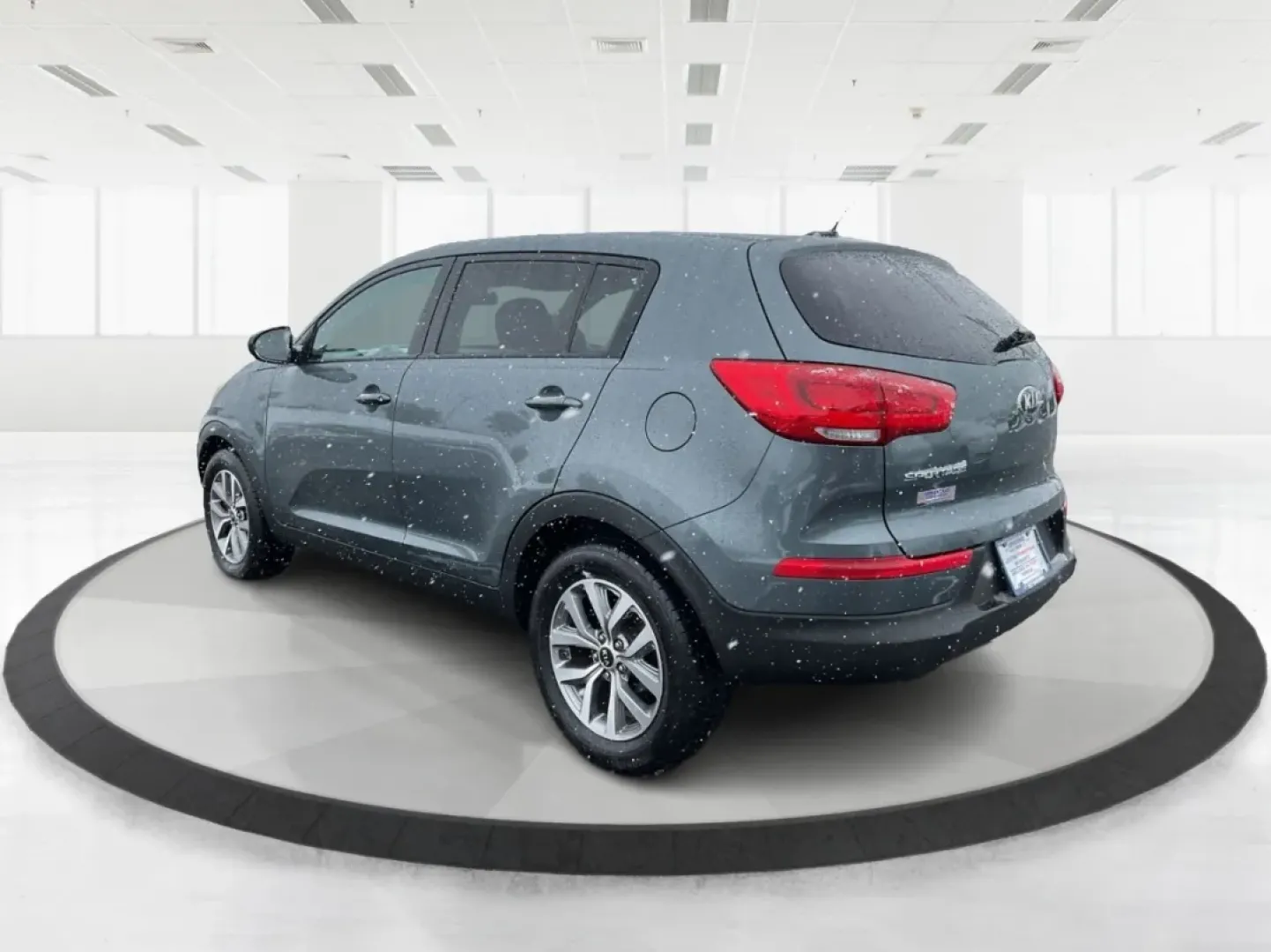 2015 Kia Sportage LX (KNDPB3AC8F7) with an Other engine, located at 1951 S Dayton Lakeview Rd., New Carlisle, OH, 45344, (937) 908-9800, 39.890999, -84.050255 - **Adventure Awaits: Discover the 2015 Kia Sportage LX at Advantage Car and Credit!**<br /> <br /> Are you ready to enhance your lifestyle with a vehicle that's perfect for weekend getaways or daily commutes? At Advantage Car and Credit in New Carlisle, OH, we're excited to introduce you to the 2015 - Photo#4